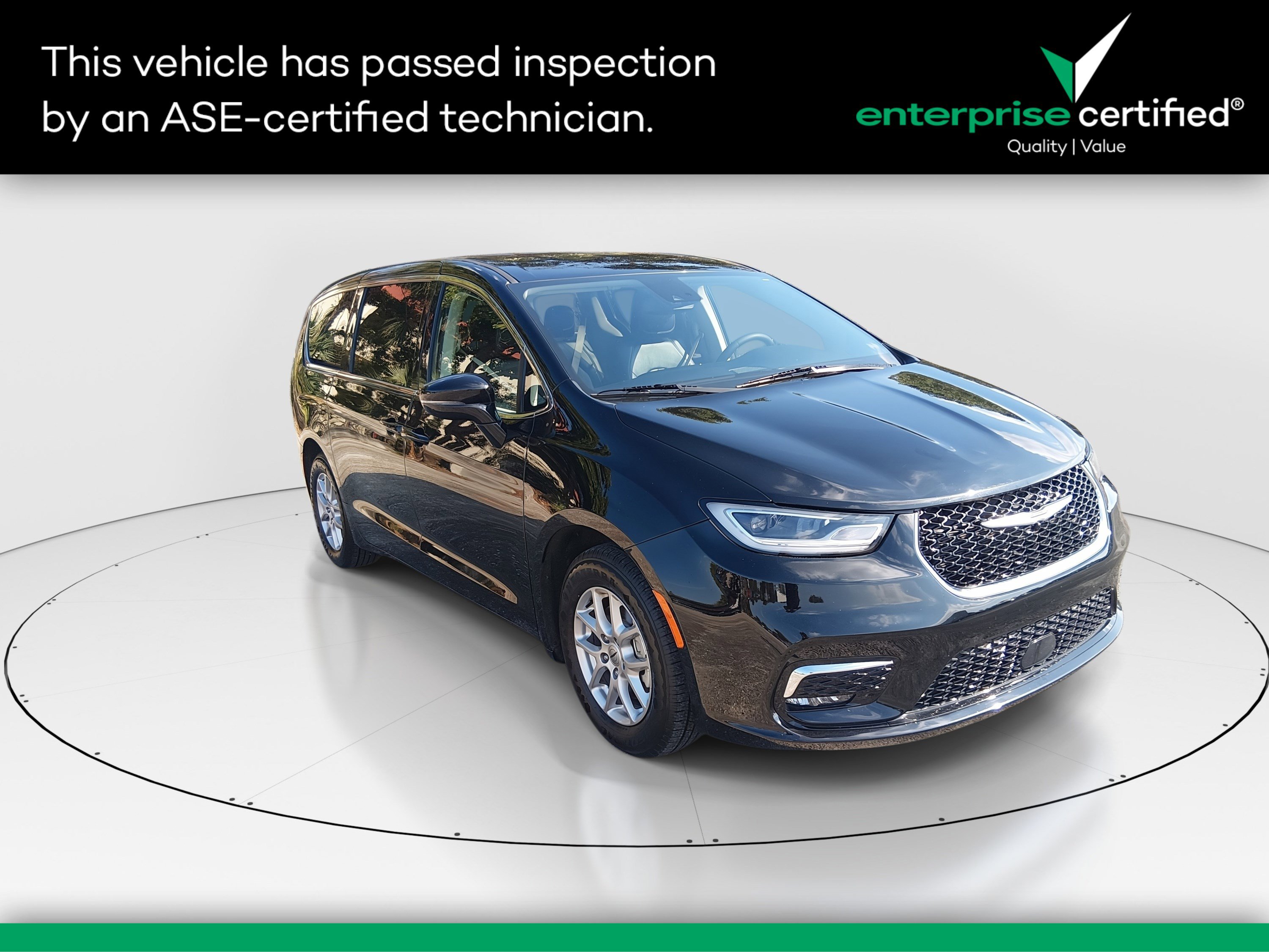 2024 Chrysler Pacifica Touring L's photo