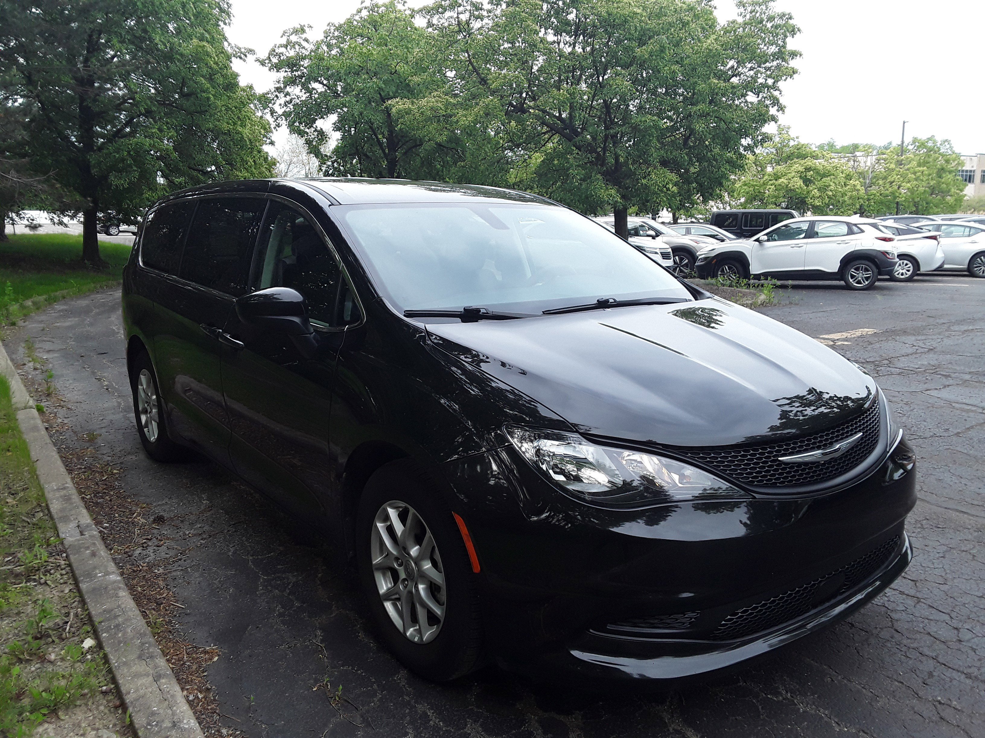 2022 Chrysler Voyager LX FWD