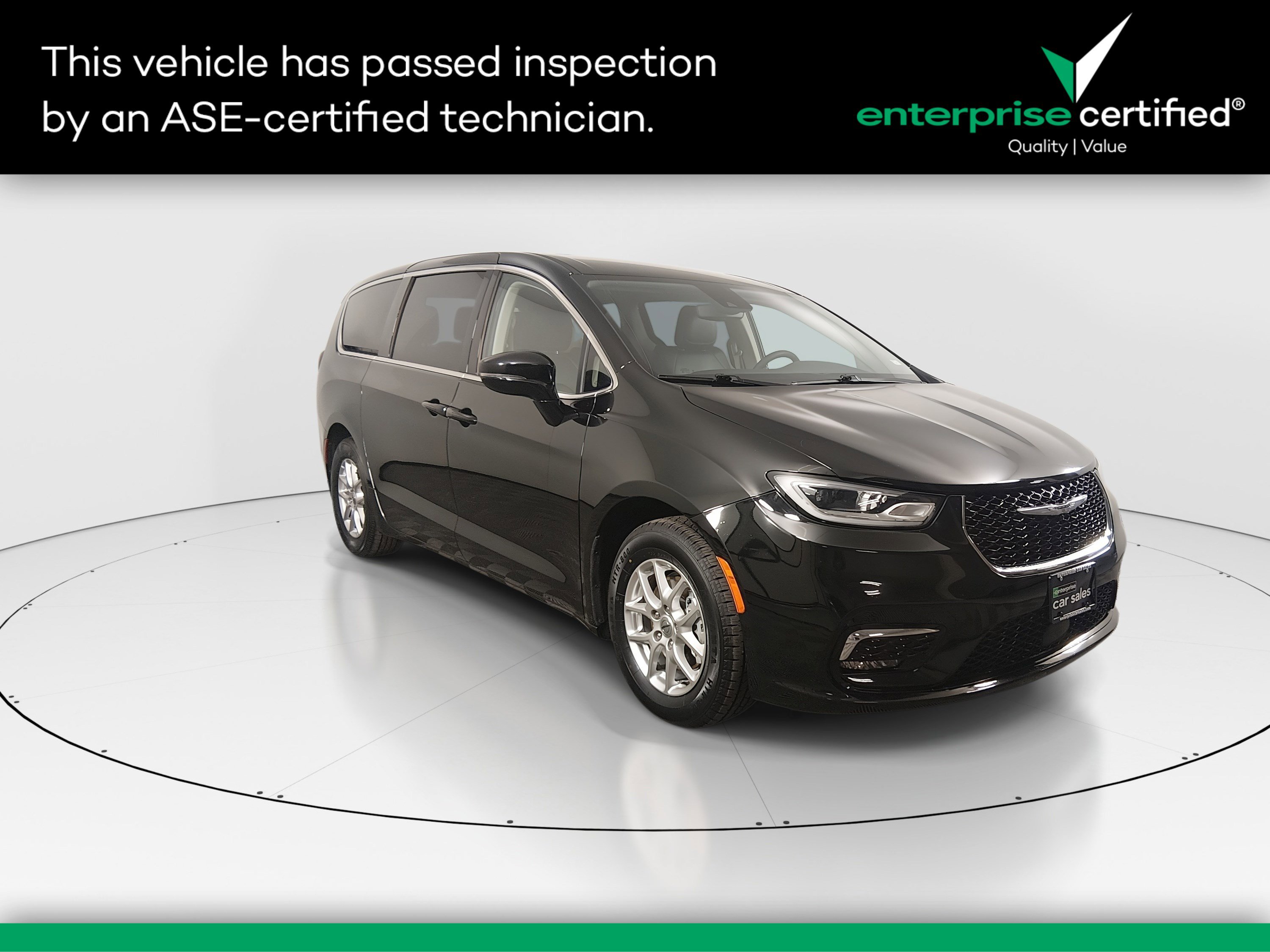 2024 Chrysler Pacifica Touring L's photo