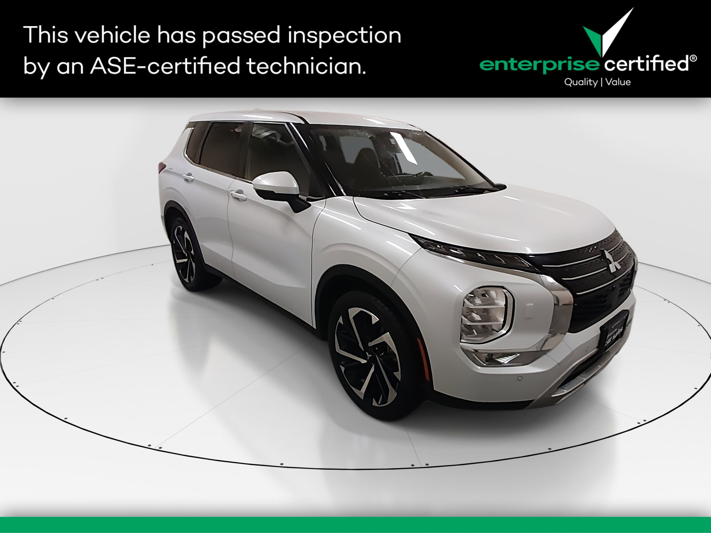 2024 Mitsubishi Outlander SE's photo