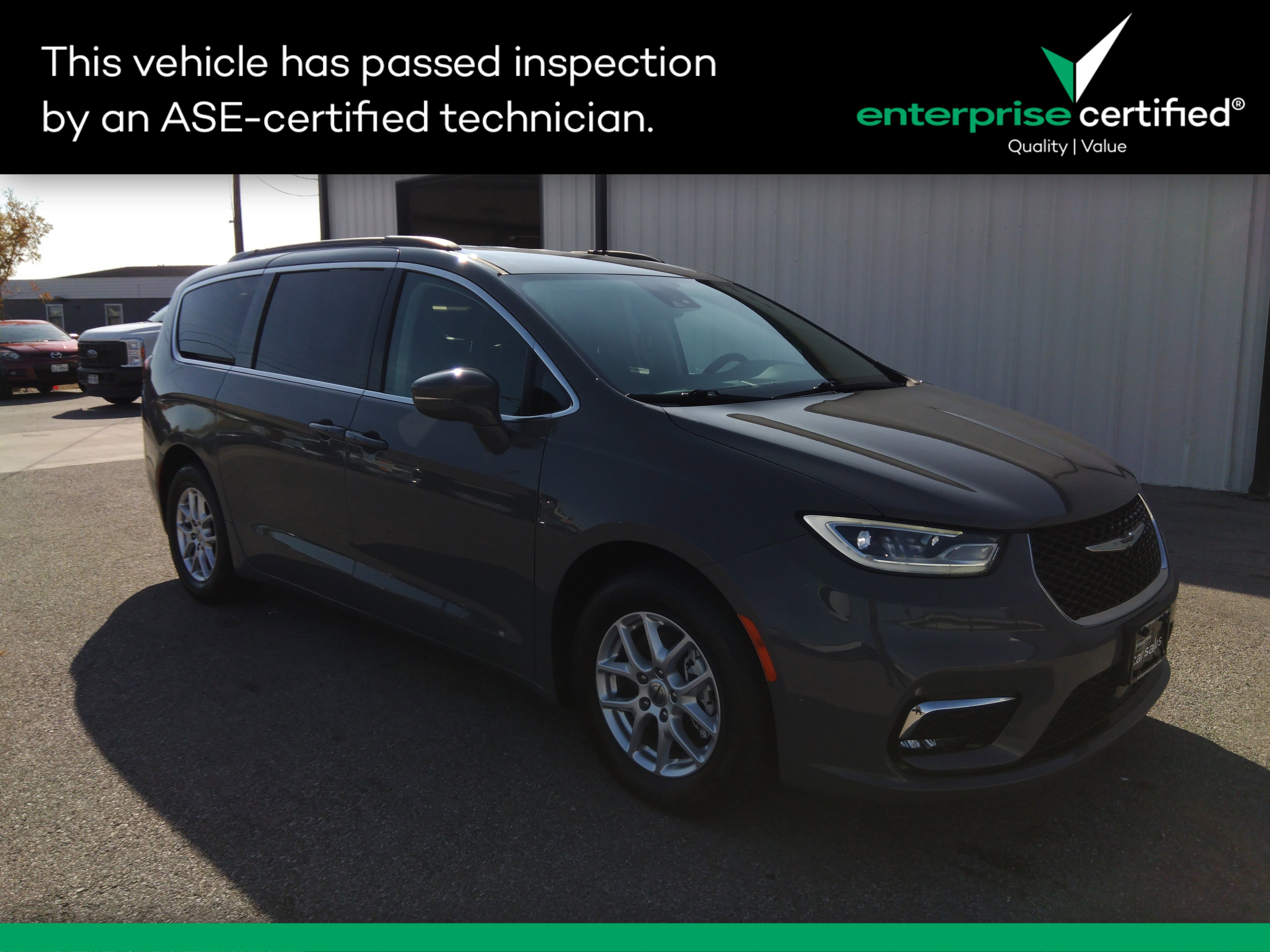 2022 Chrysler Pacifica Touring L's photo