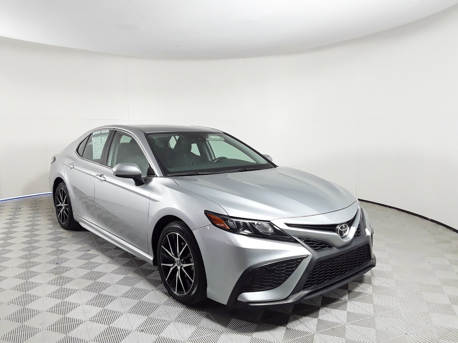 2021 Toyota Camry SE Auto