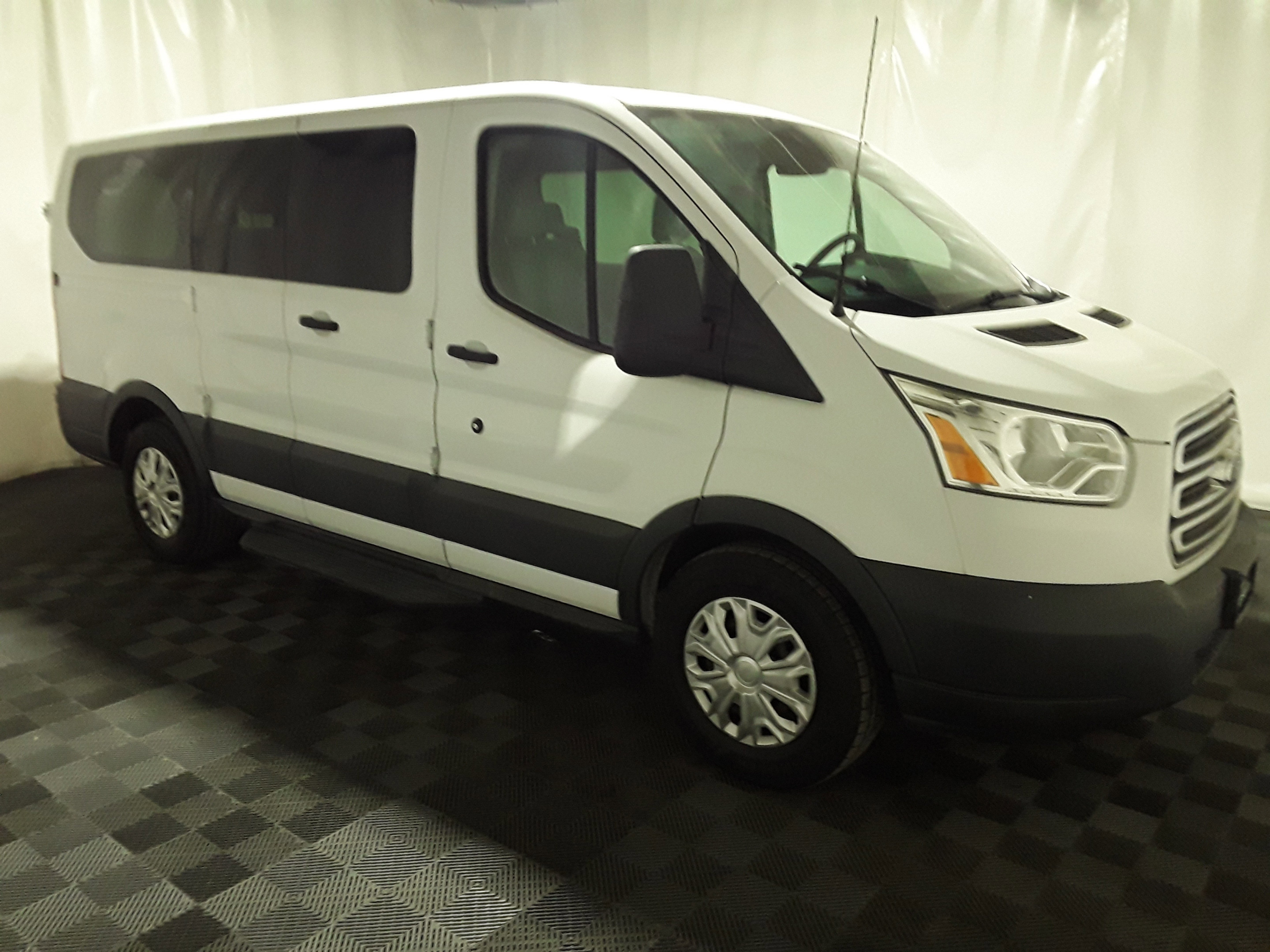 2017 Ford Transit Wagon XLT T-150 130