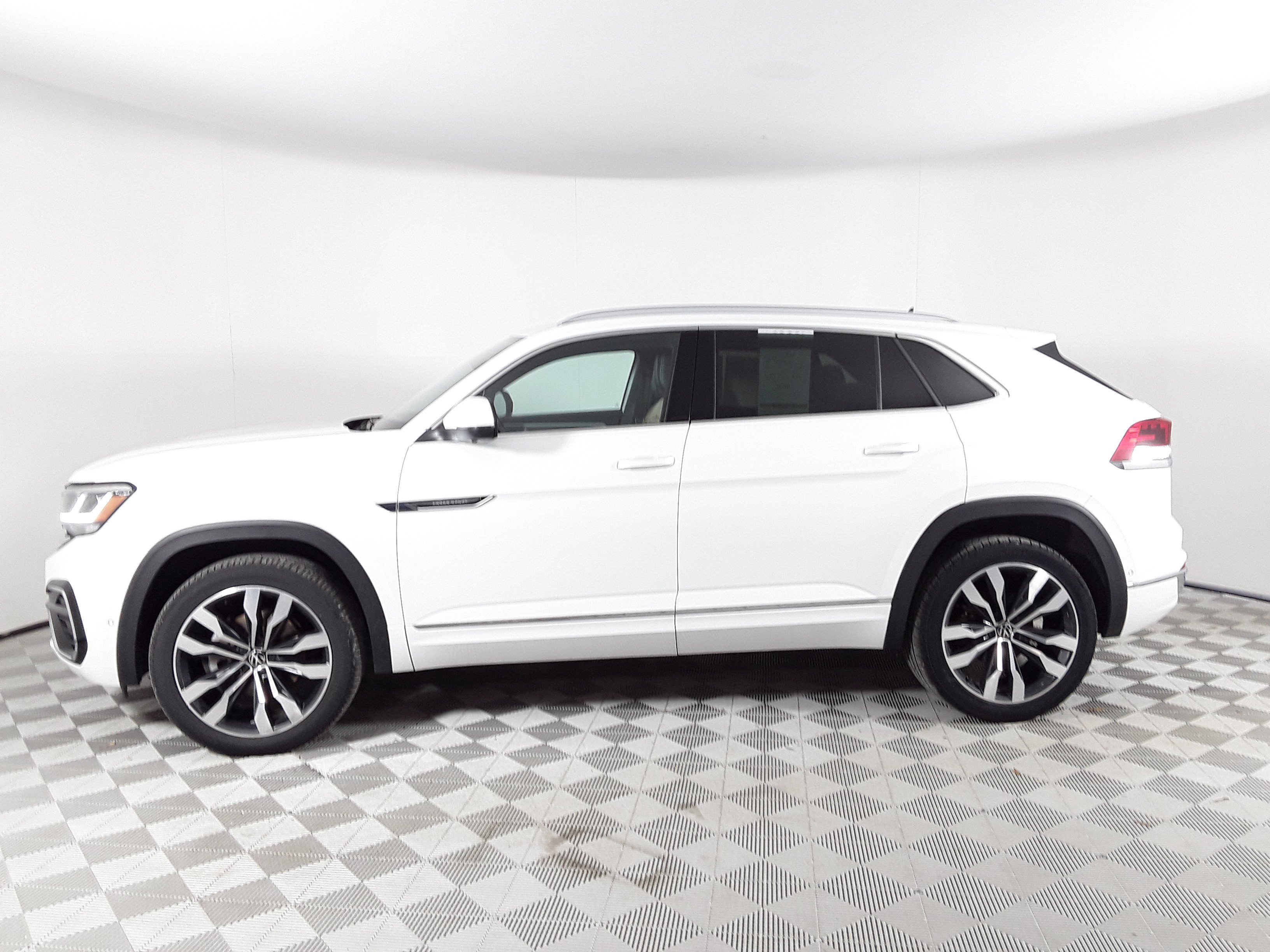 Image 6 of Used 2022 Volkswagen Atlas Cross Sport 3.6L V6 SEL Premium R-Line 4MOTION