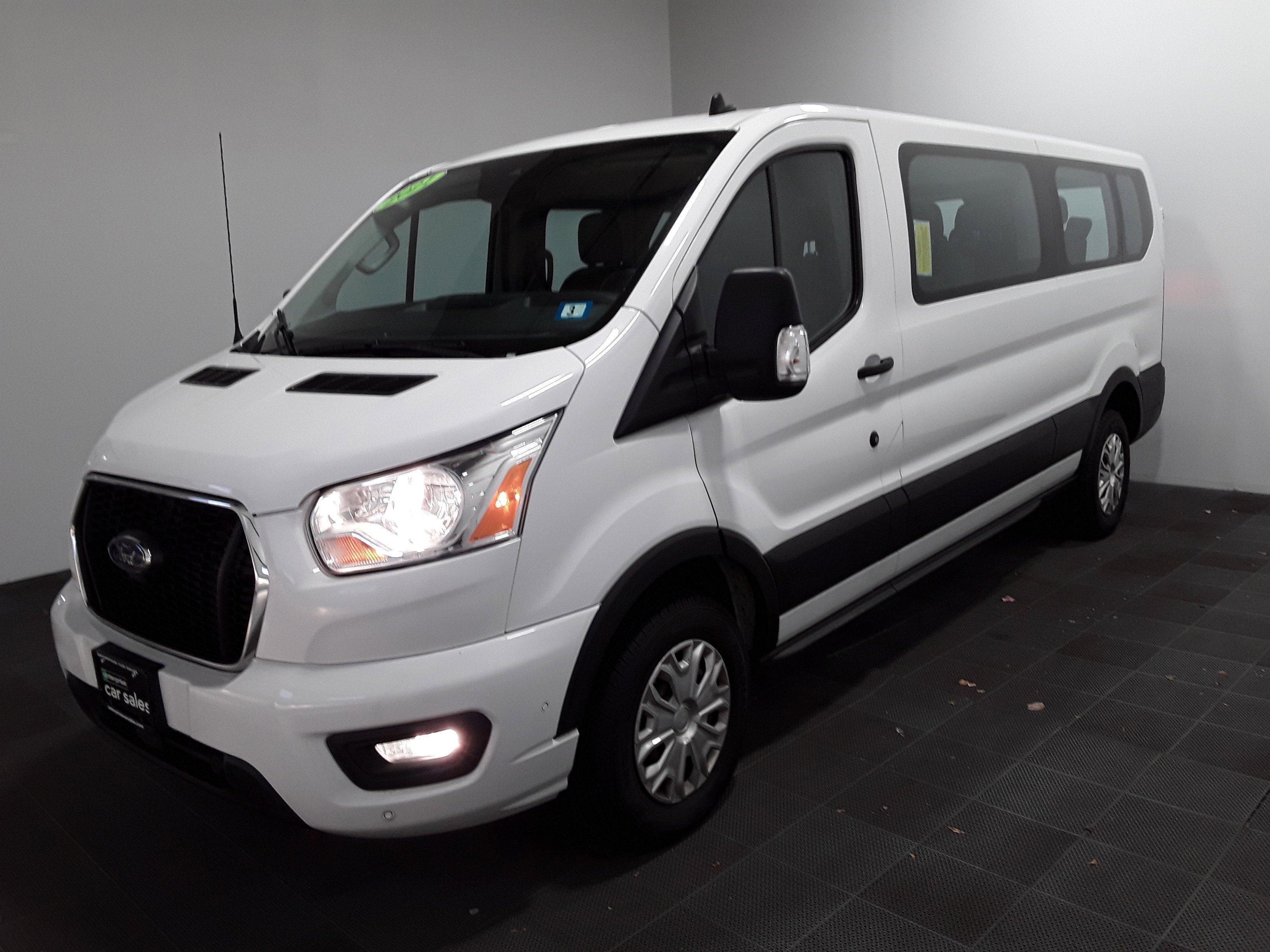 Image of Used 2021 Ford Transit Passenger Wagon T-350 148" Low Roof XLT RWD