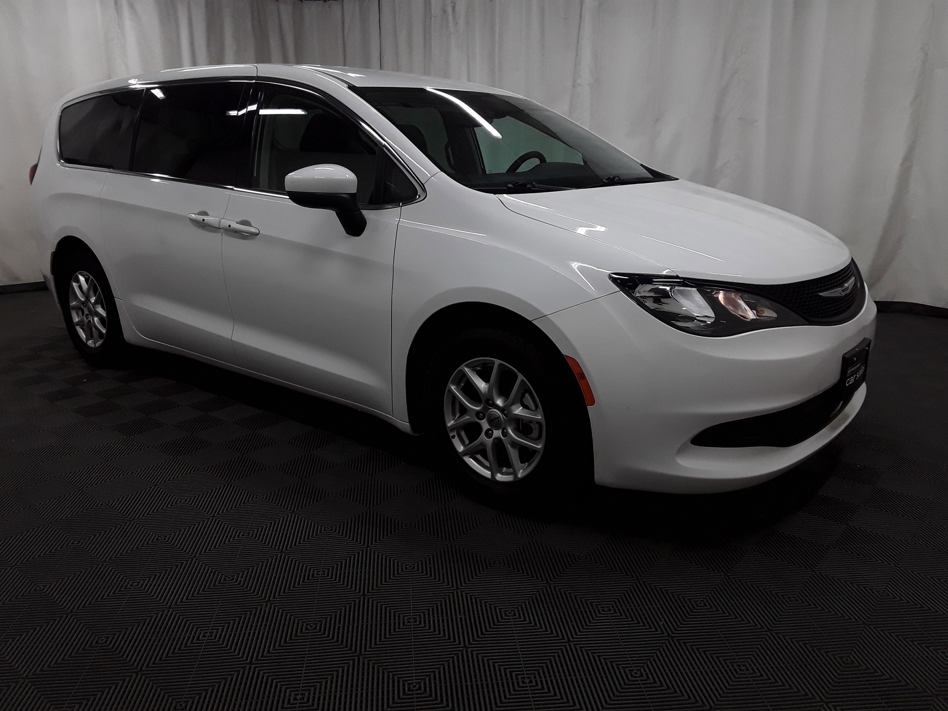 2023 Chrysler Voyager LX FWD