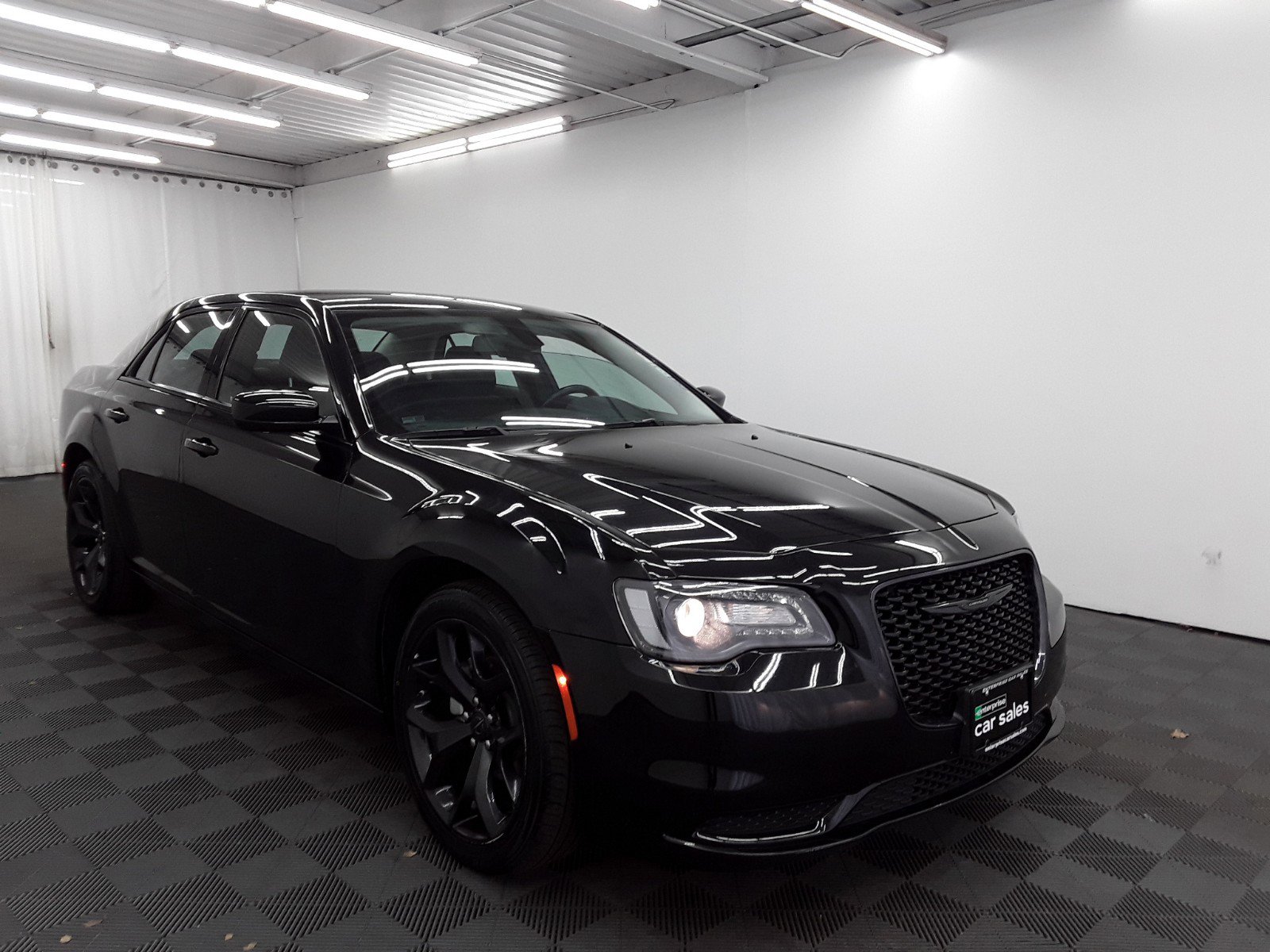 2022 Chrysler 300 Touring RWD