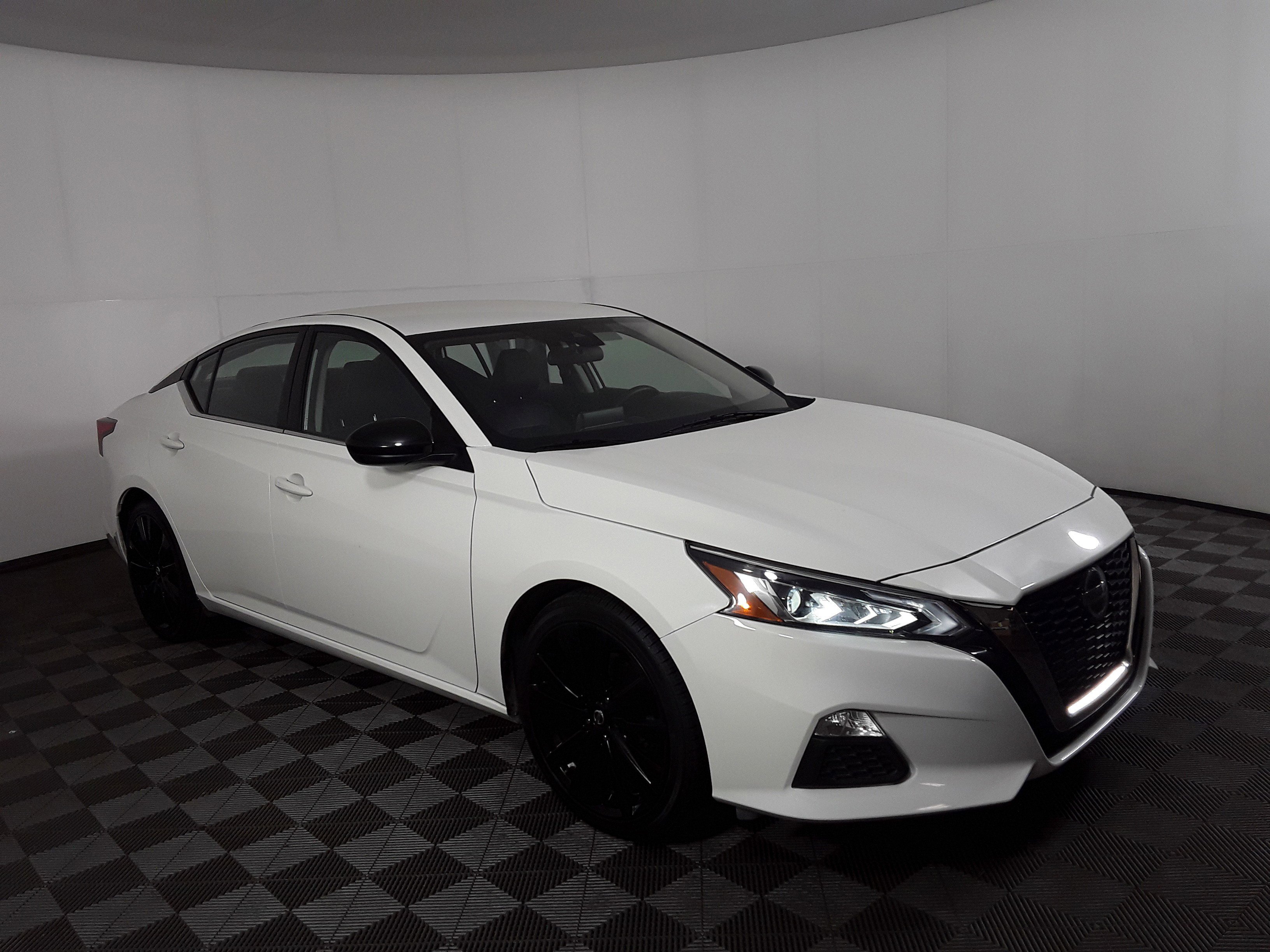 2022 Nissan Altima 2.5 SR Sedan
