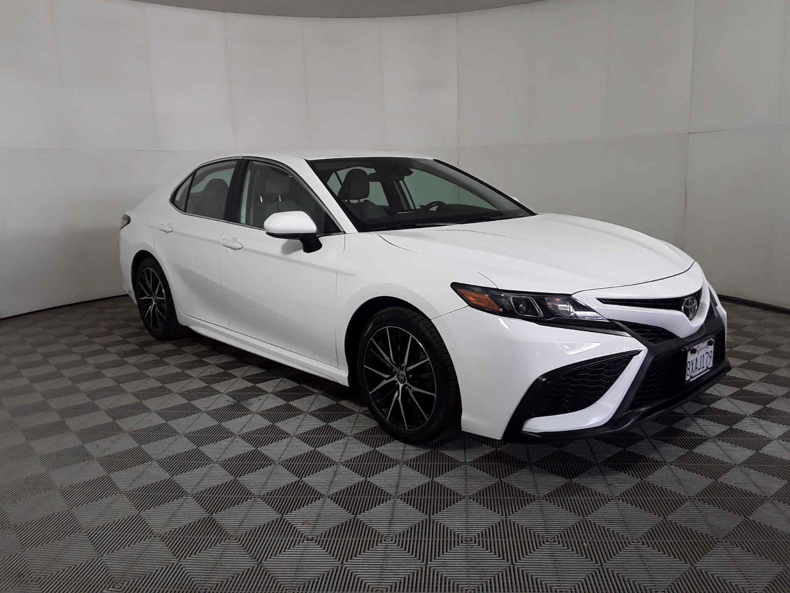 2021 Toyota Camry SE Auto