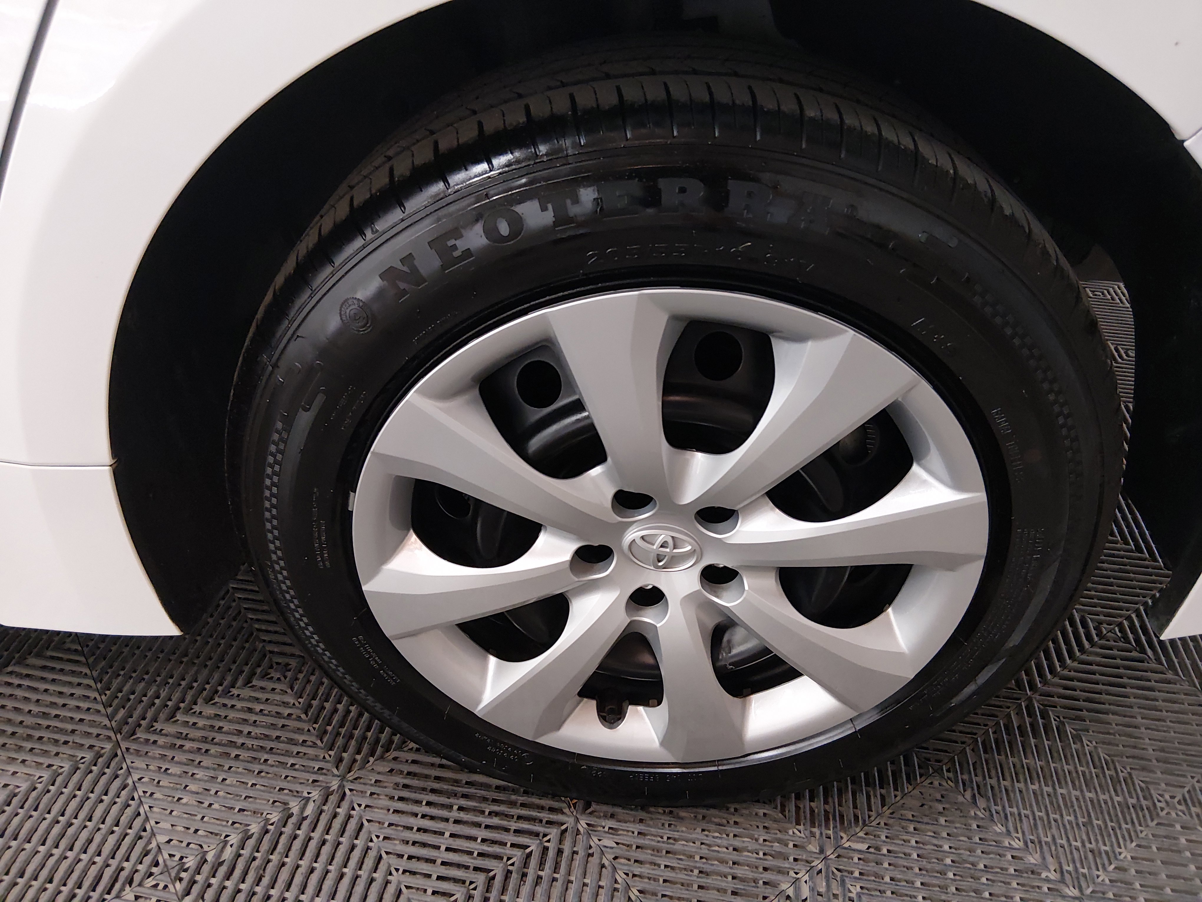 2024 Toyota Corolla LE - Photo 10