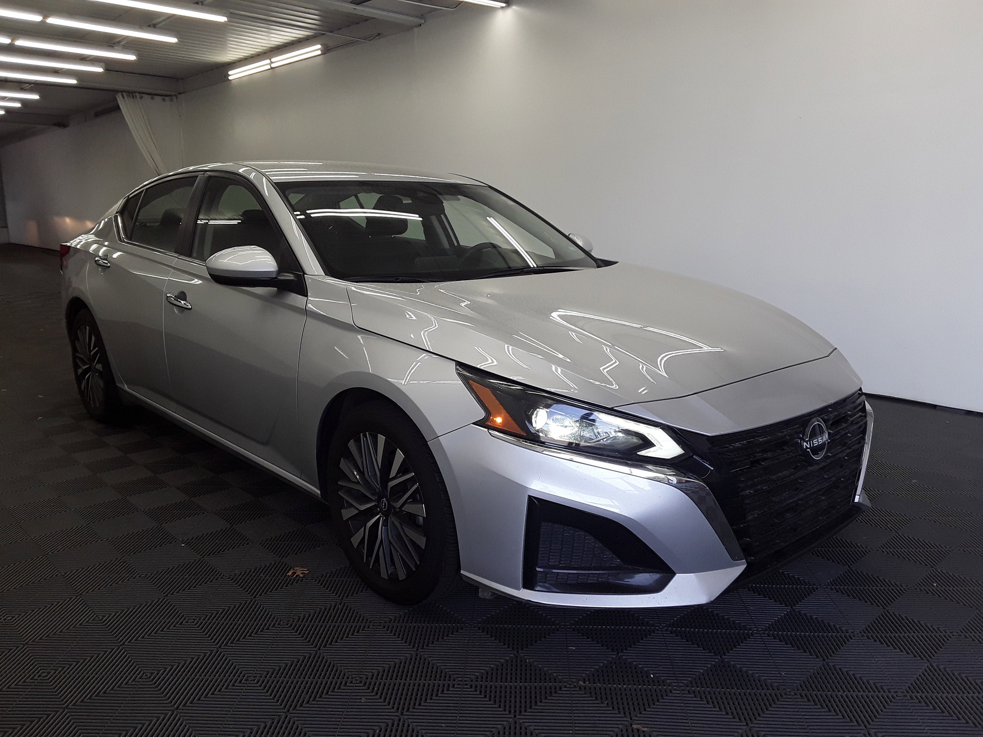 2023 Nissan Altima 2.5 SV Sedan