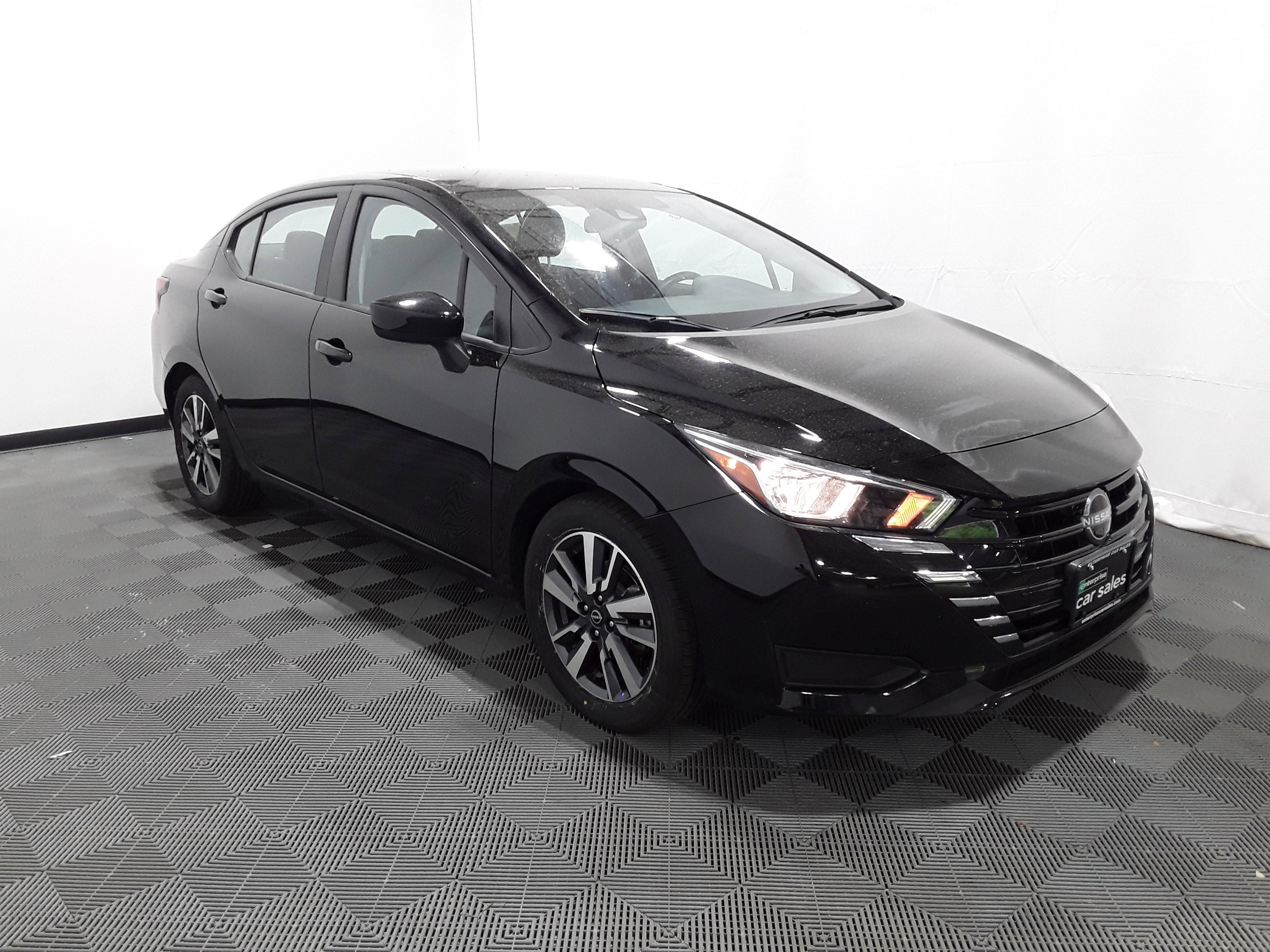 2023 Nissan Versa SV CVT
