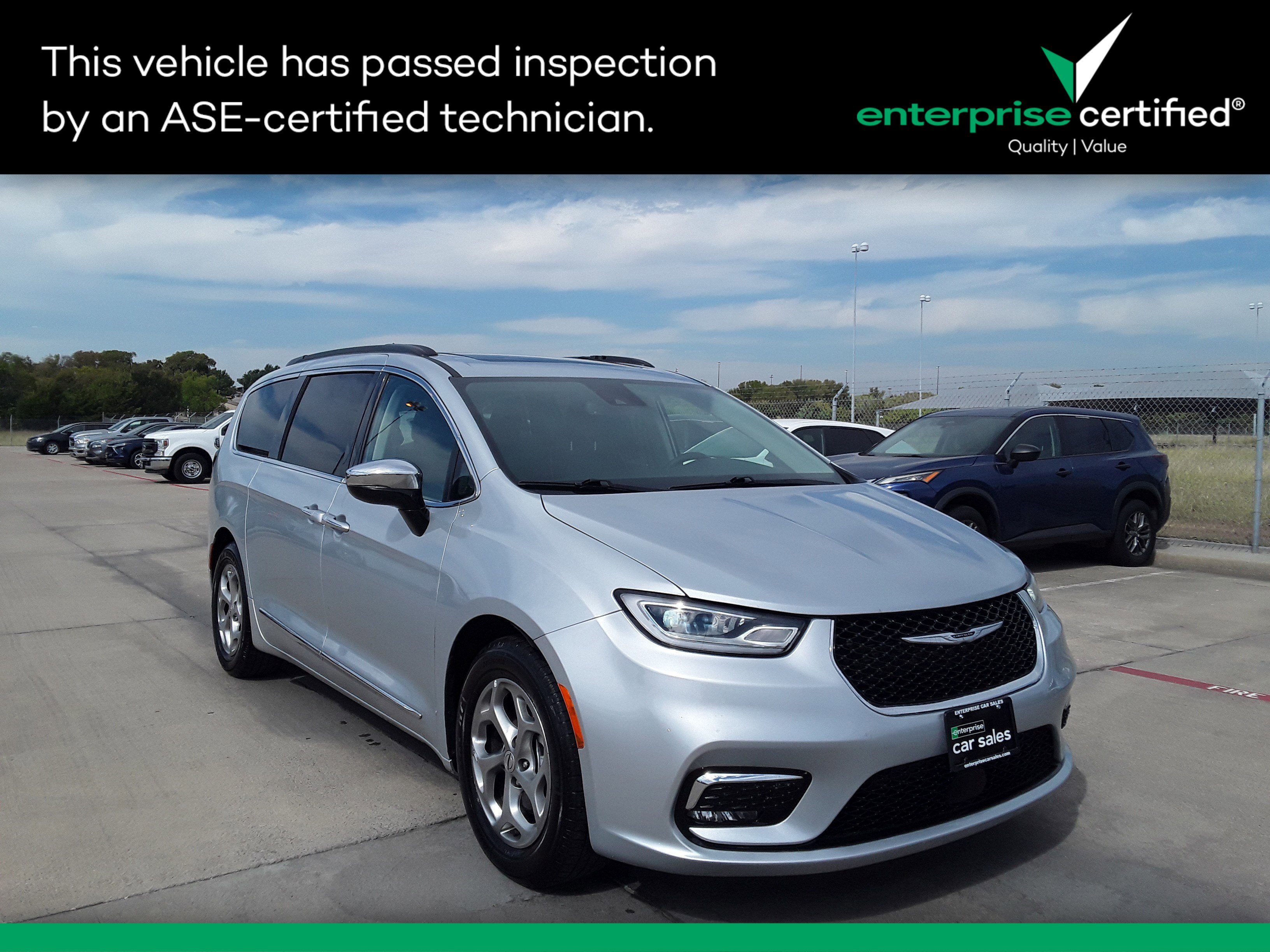 Used 2023 Chrysler Pacifica Limited FWD