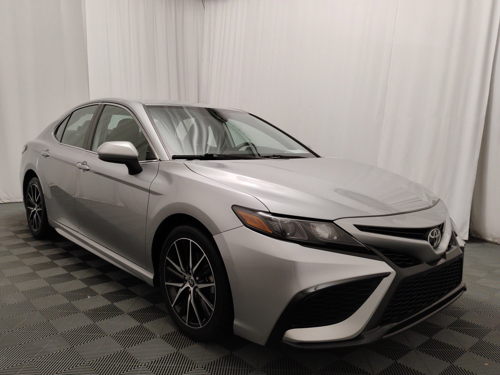 2021 Toyota Camry SE Auto