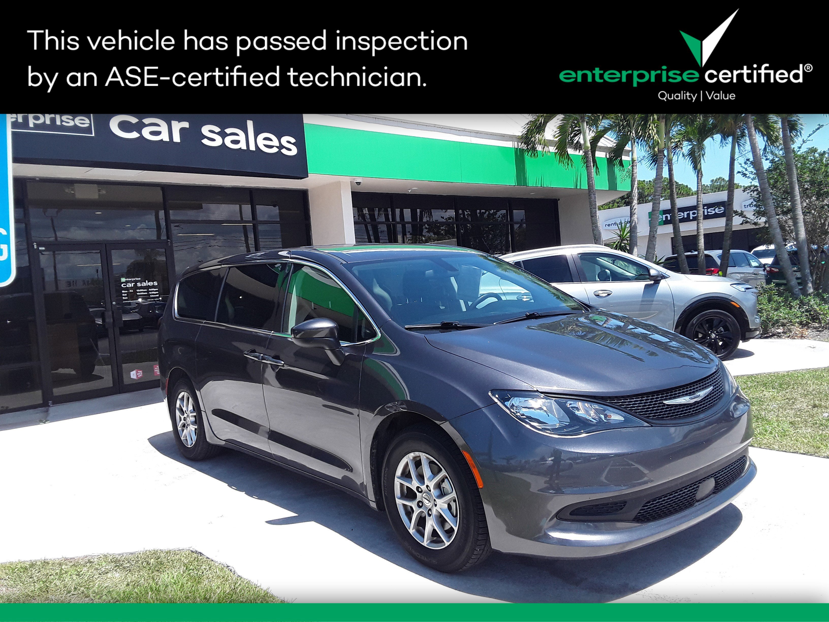 Used 2022 Chrysler Voyager LX FWD's photo