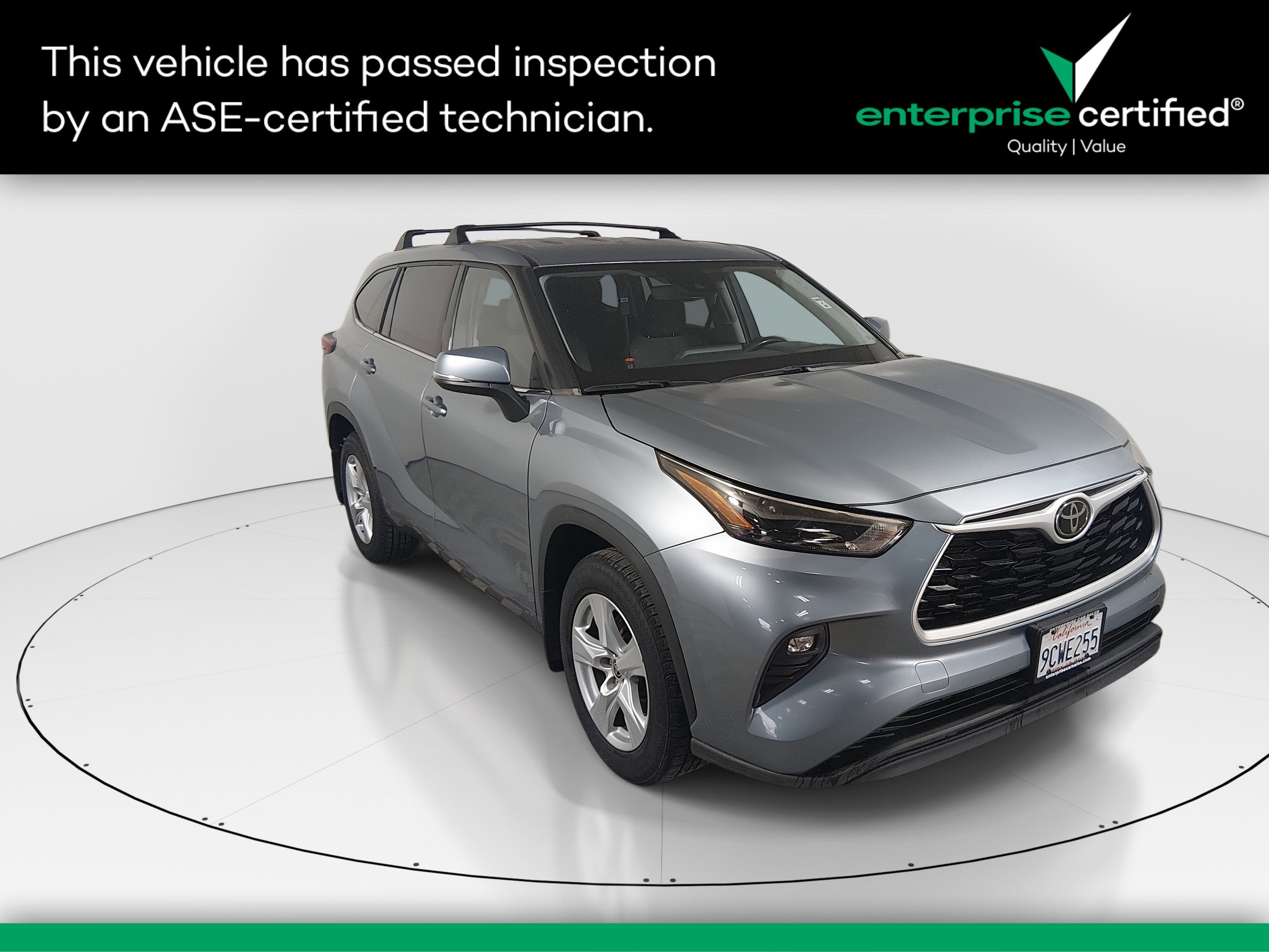 2022 Toyota Highlander LE's photo