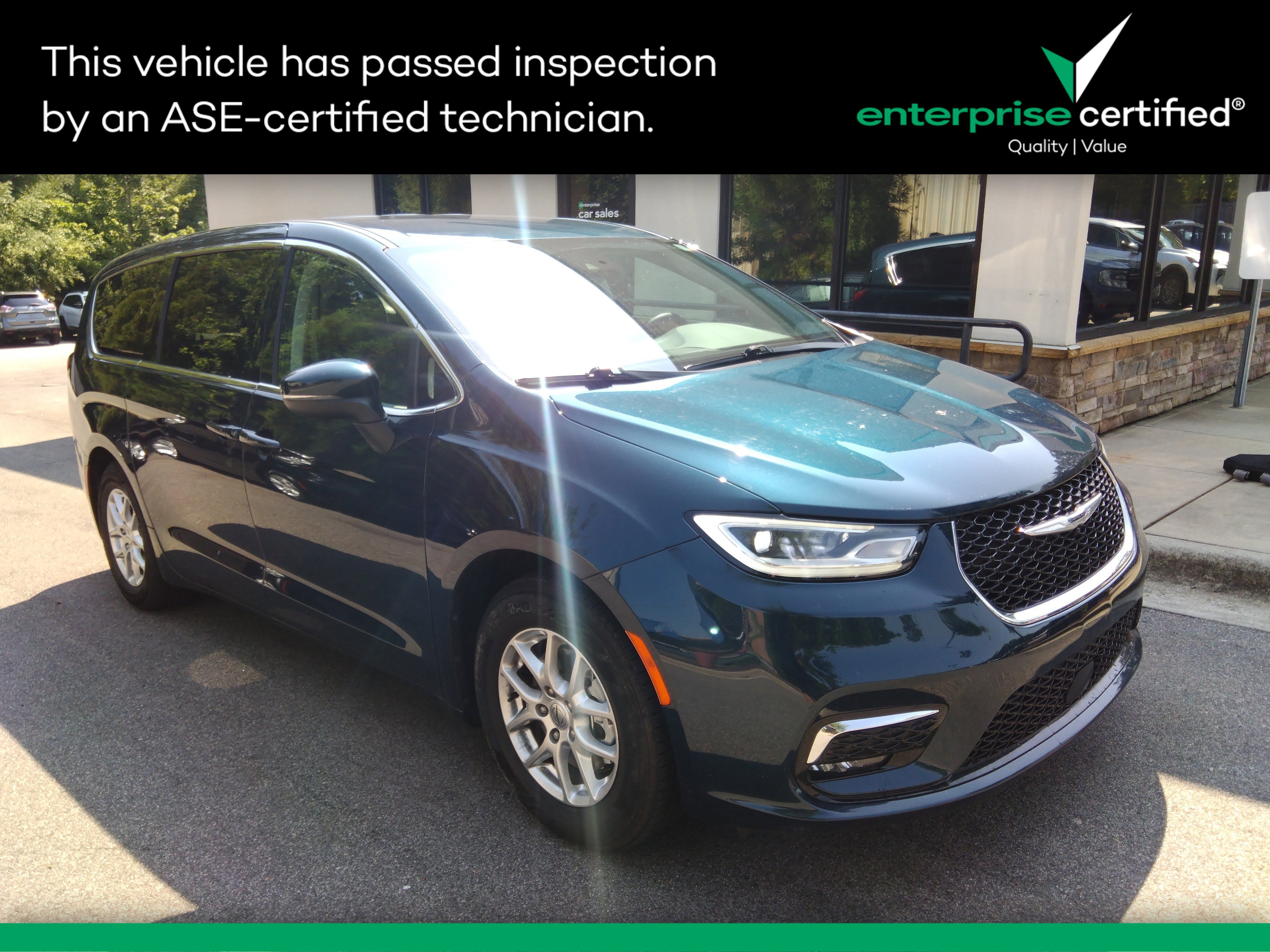 Used 2023 Chrysler Pacifica Touring L FWD