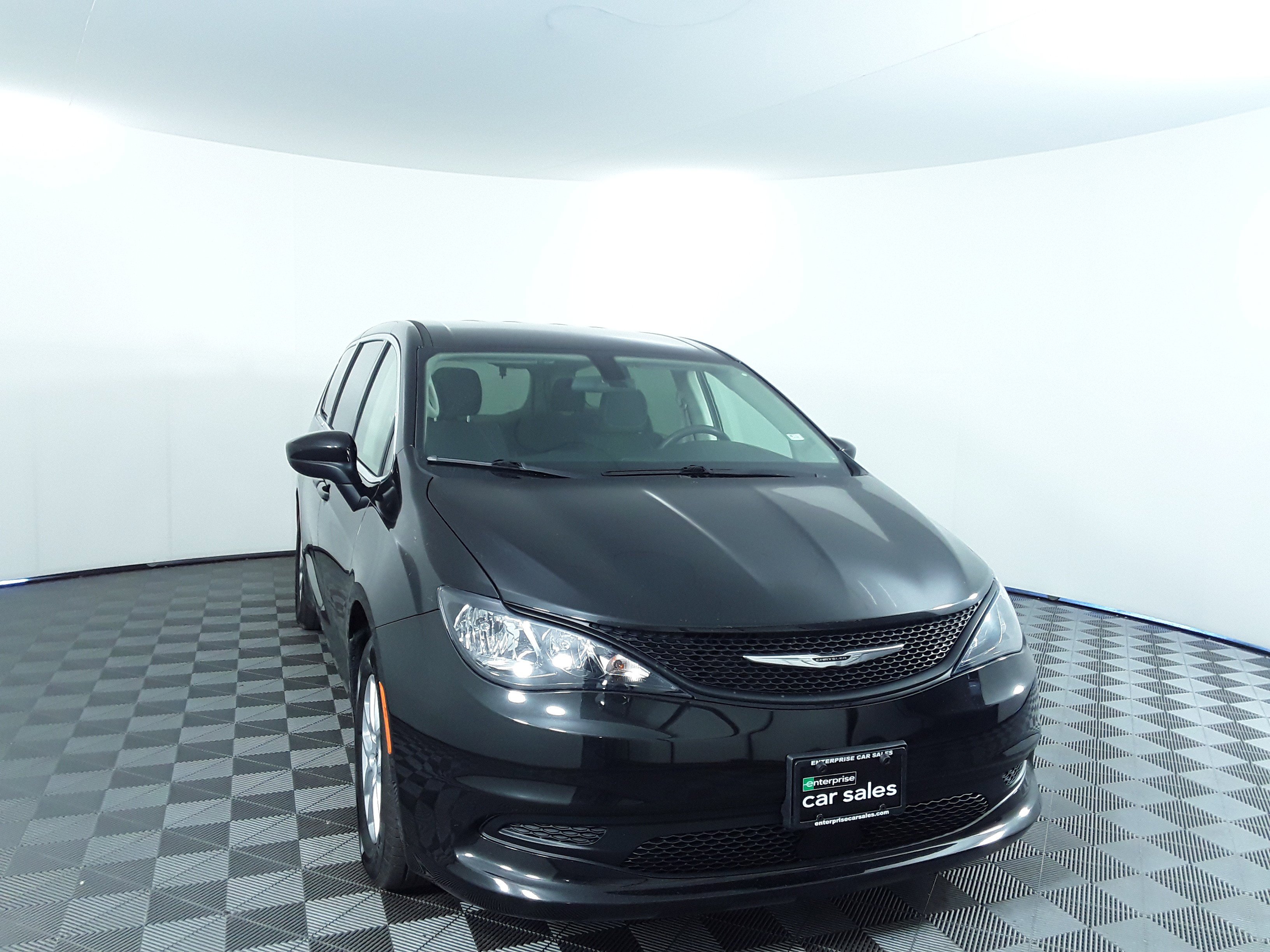 Used 2022 Chrysler Voyager LX FWD's photo