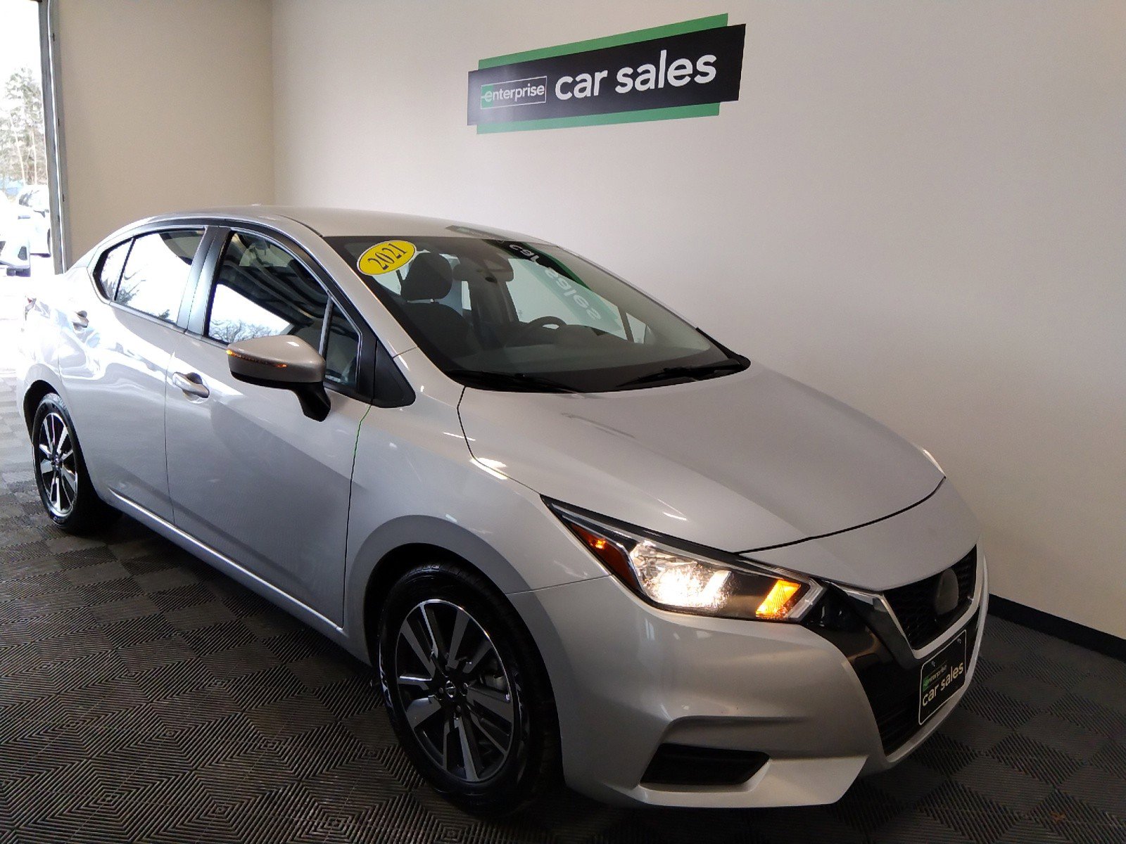 2021 Nissan Versa SV CVT