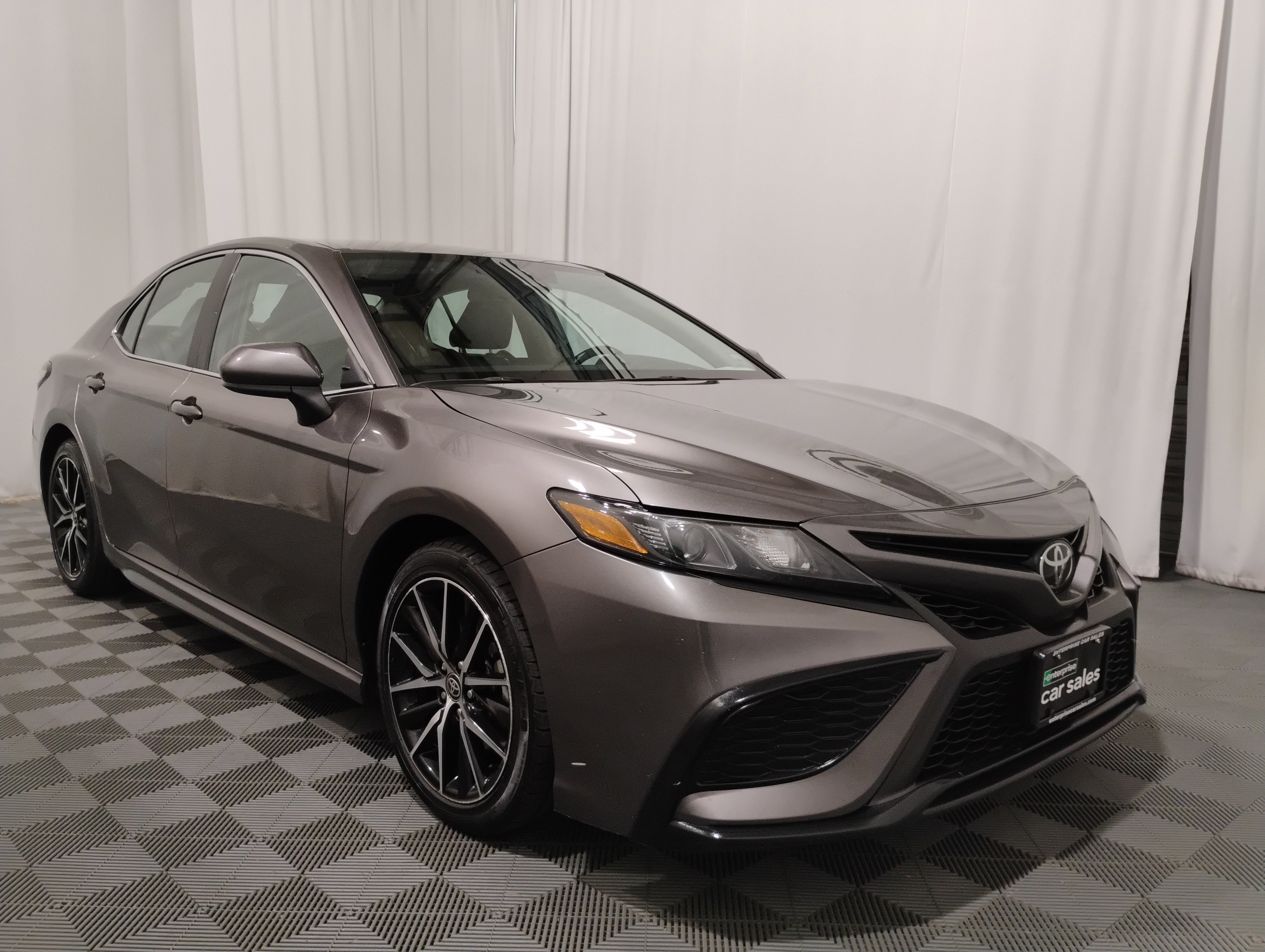 2021 Toyota Camry SE Auto