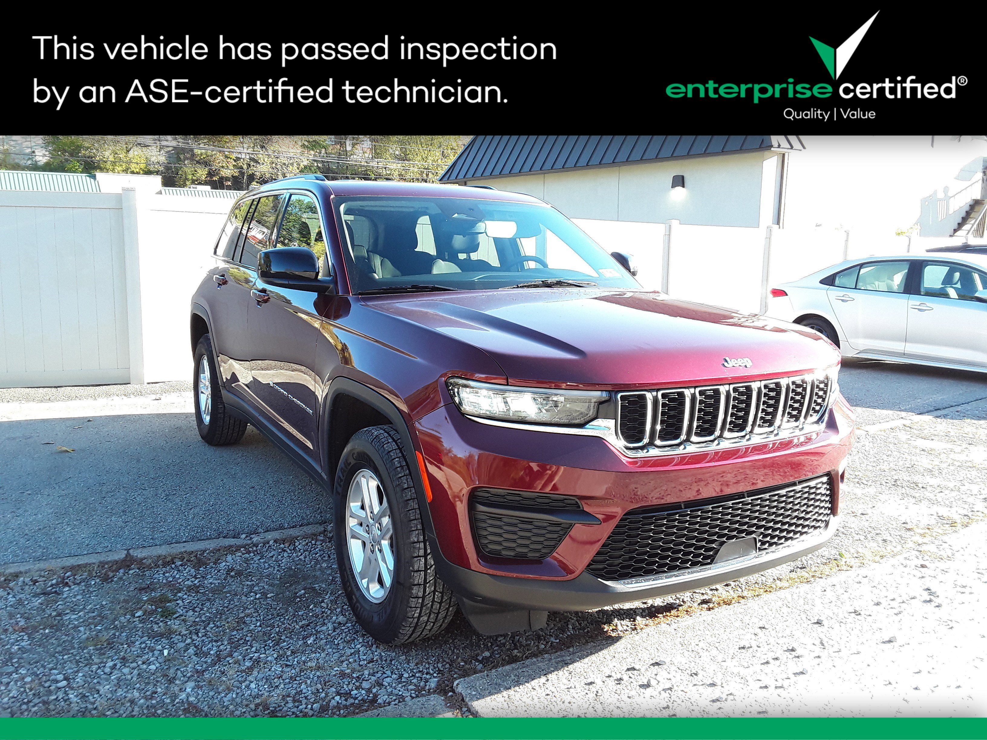 Used 2023 Jeep Grand Cherokee Laredo 4x4