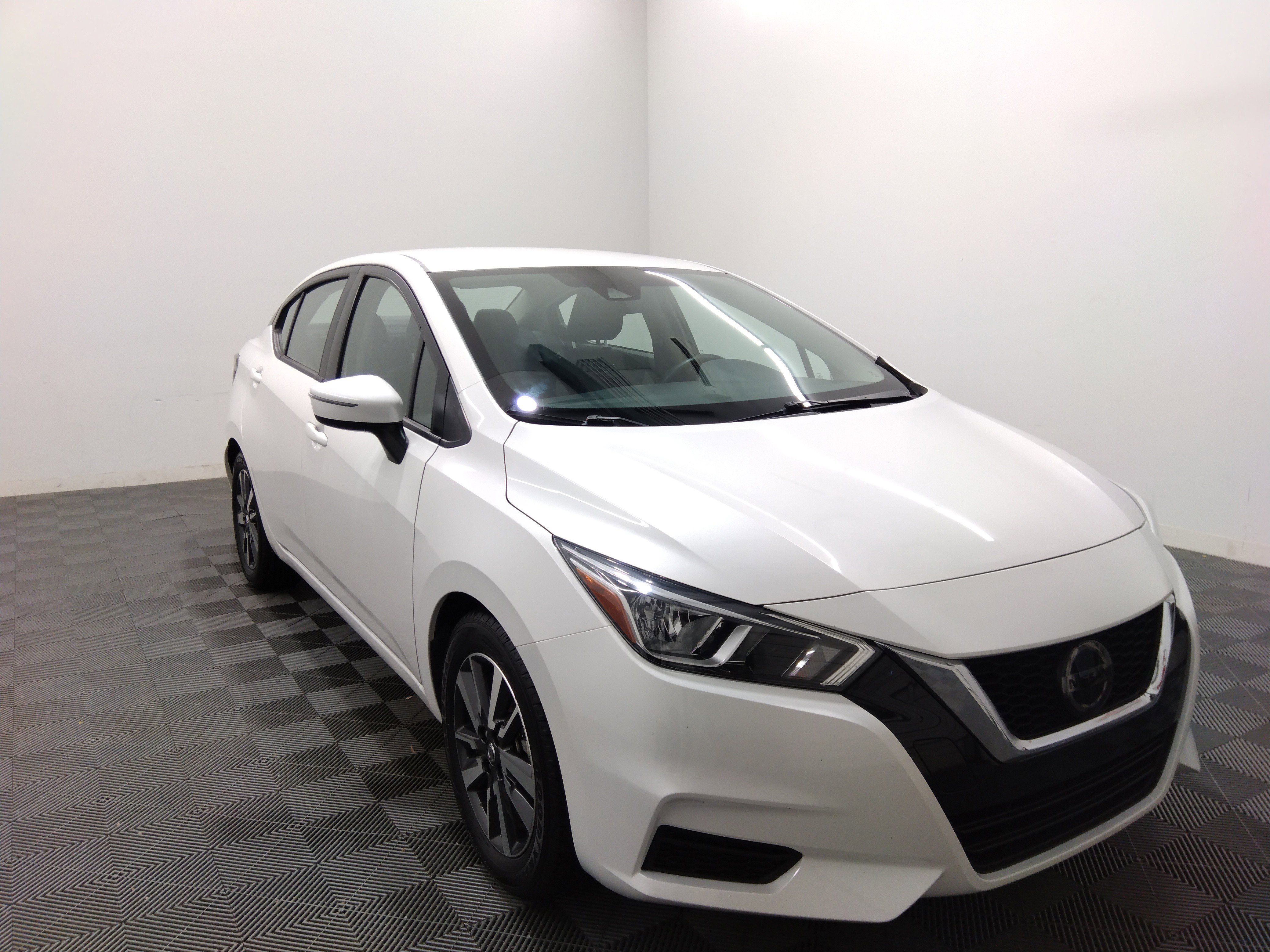 2020 Nissan Versa SV CVT