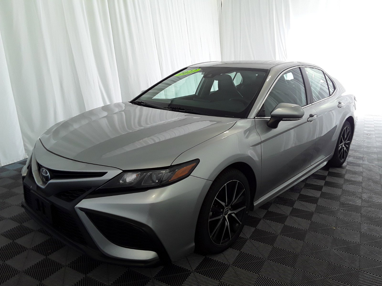 2022 Toyota Camry SE Auto