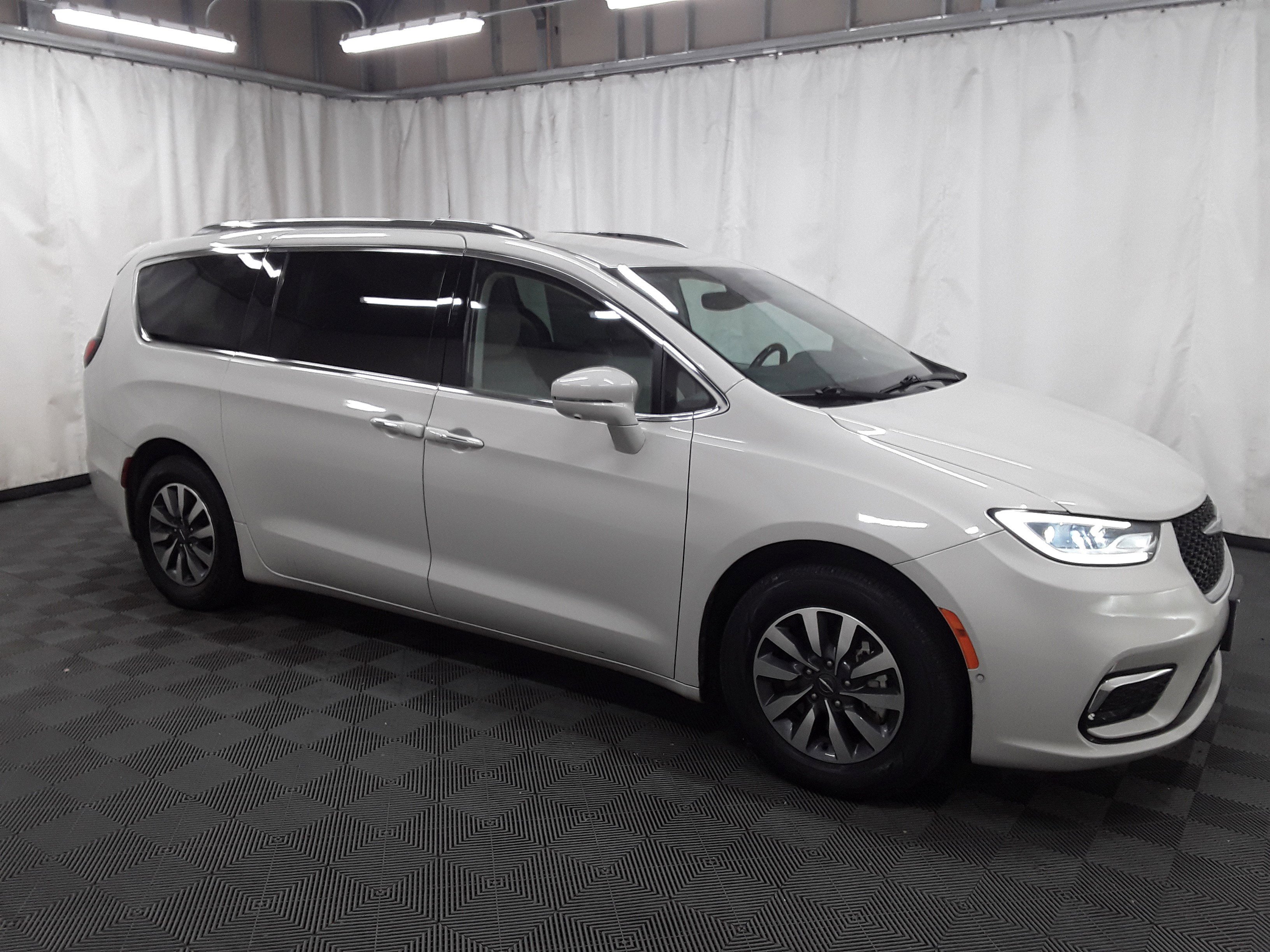 2021 Chrysler Pacifica Hybrid Touring L FWD
