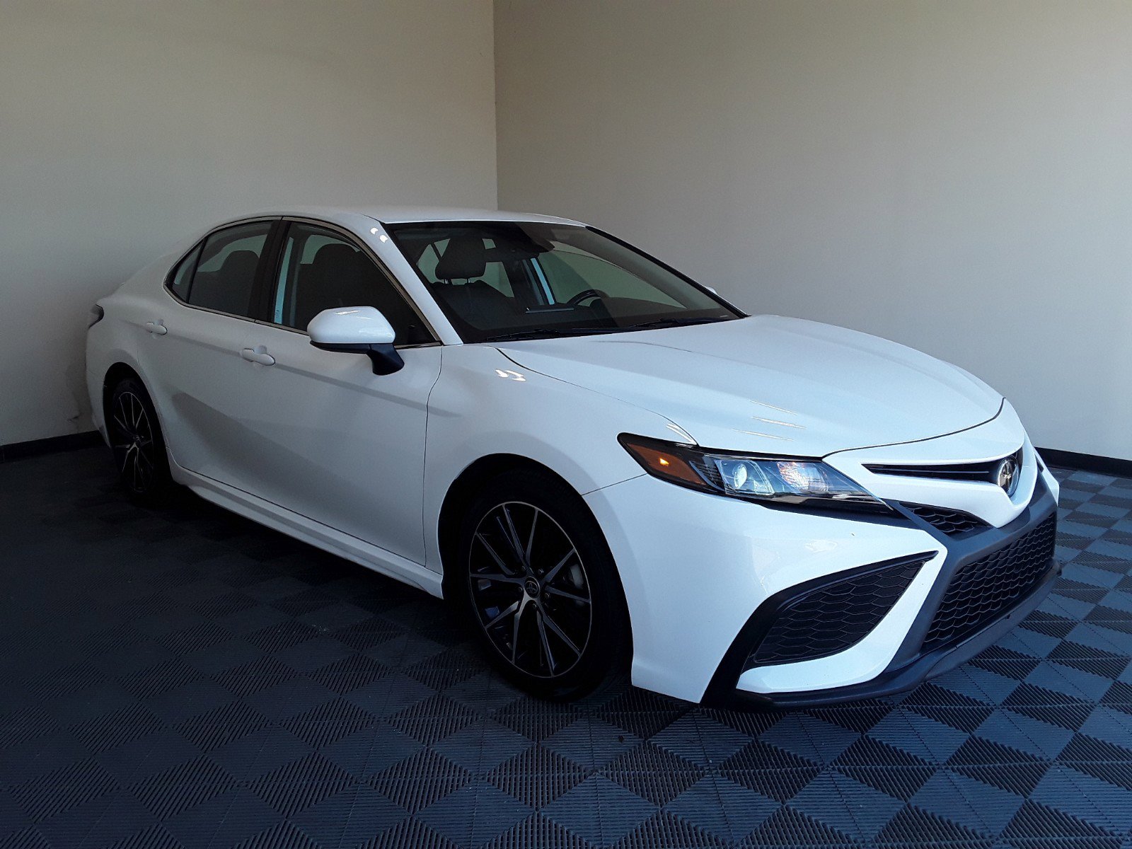 2021 Toyota Camry SE Auto