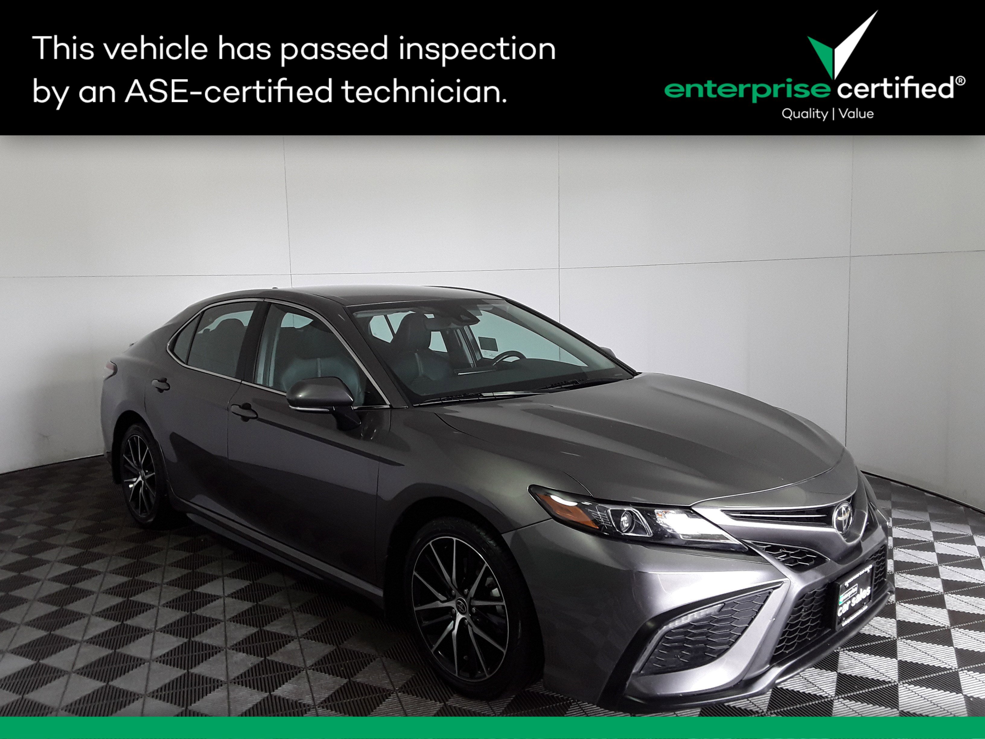 Used 2022 Toyota Camry SE Auto