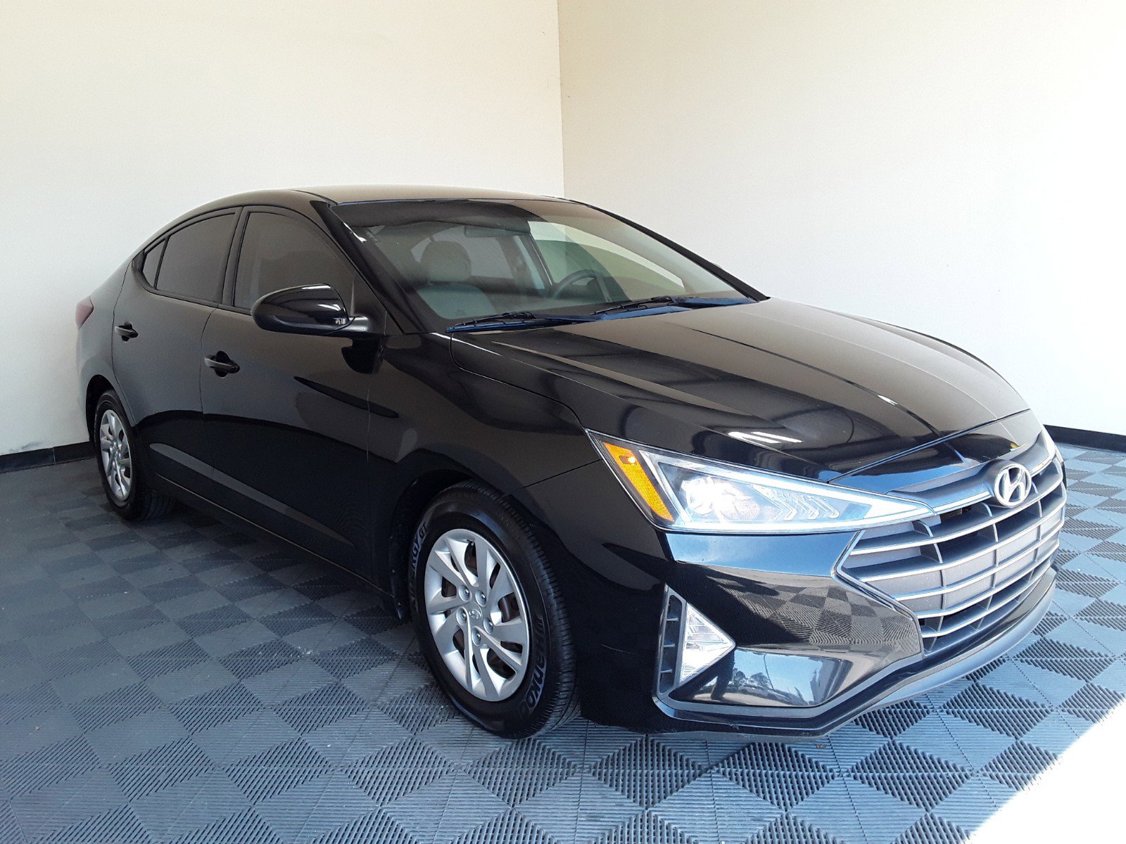 Used 2019 Hyundai Elantra SE Auto