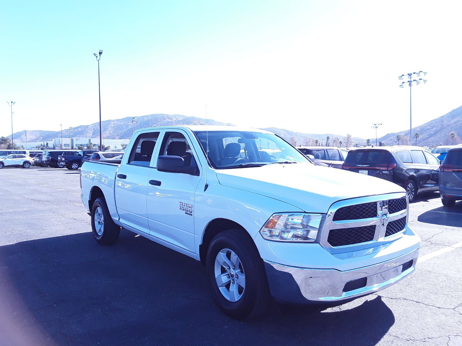 2022 Ram 1500 Classic SLT 4x2 Crew Cab 5'7