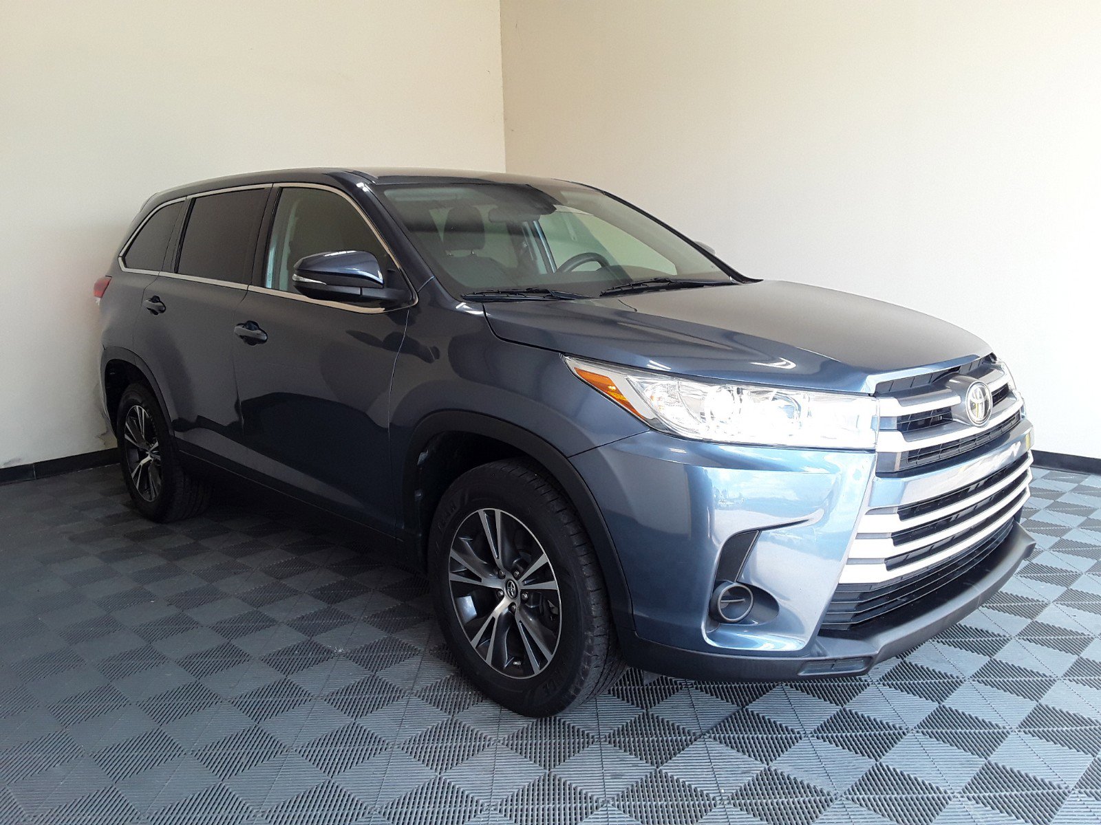 2019 Toyota Highlander LE V6 FWD