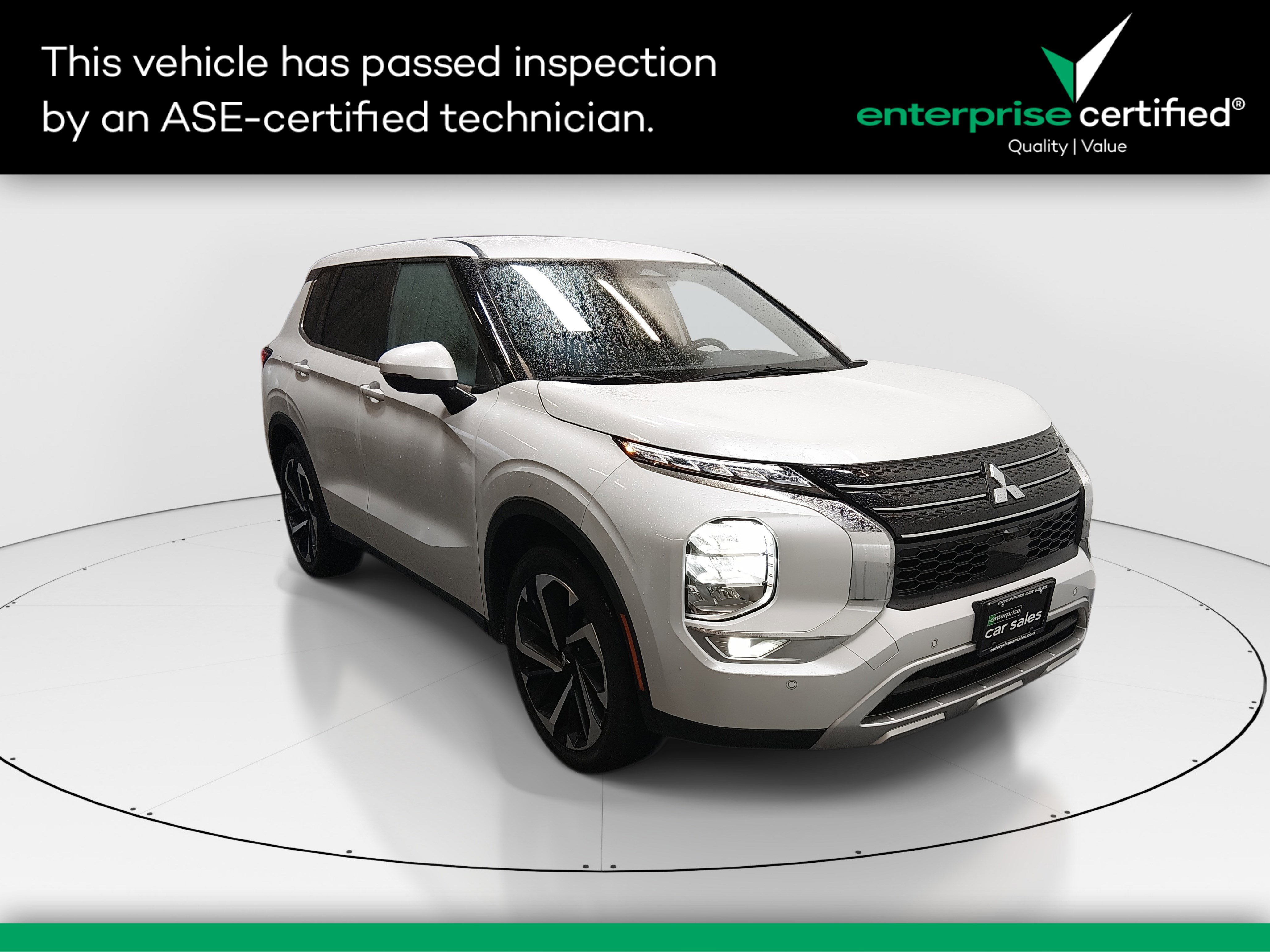 2023 Mitsubishi Outlander SE's photo