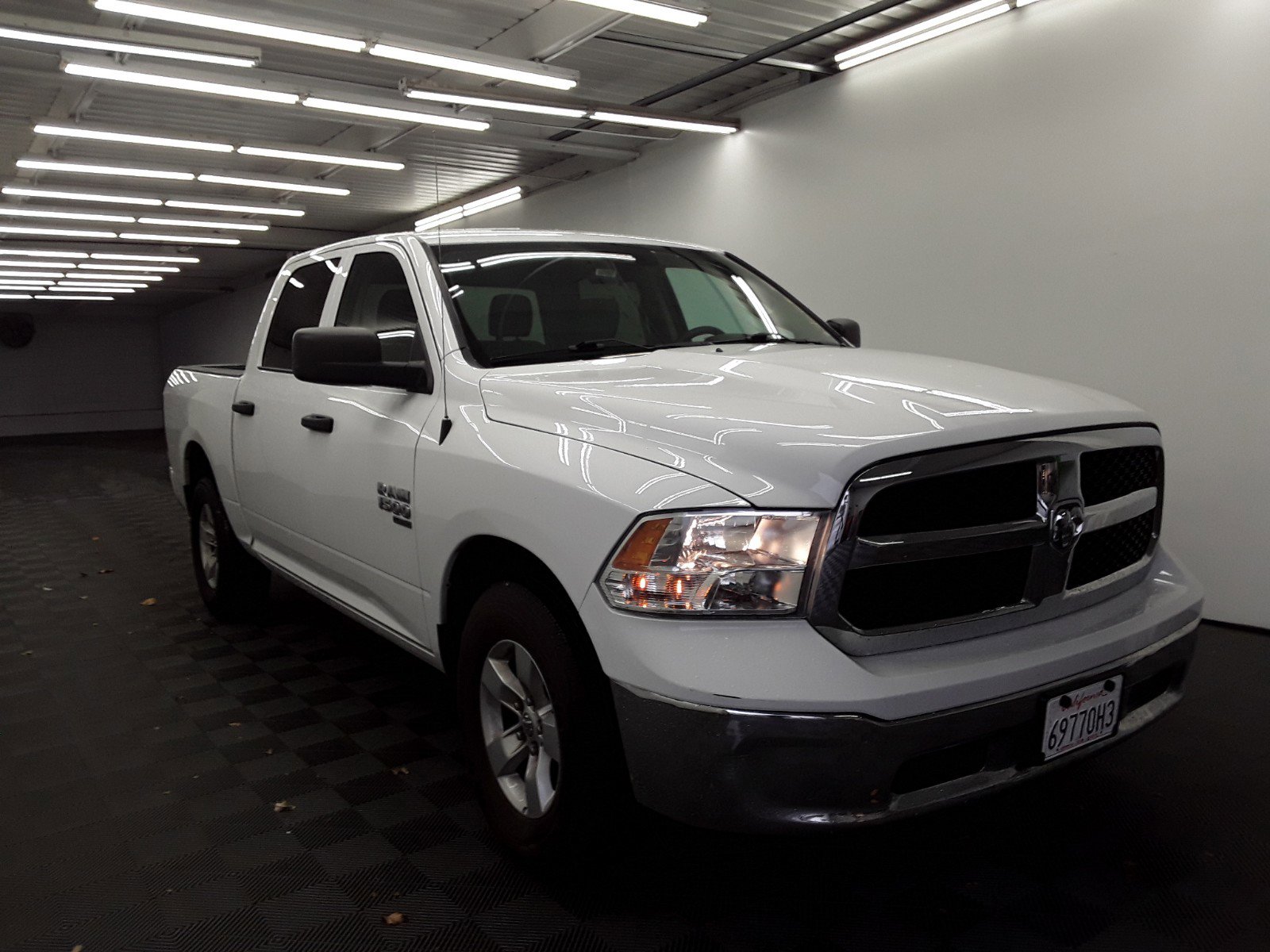 2022 Ram 1500 Classic SLT 4x2 Crew Cab 5'7