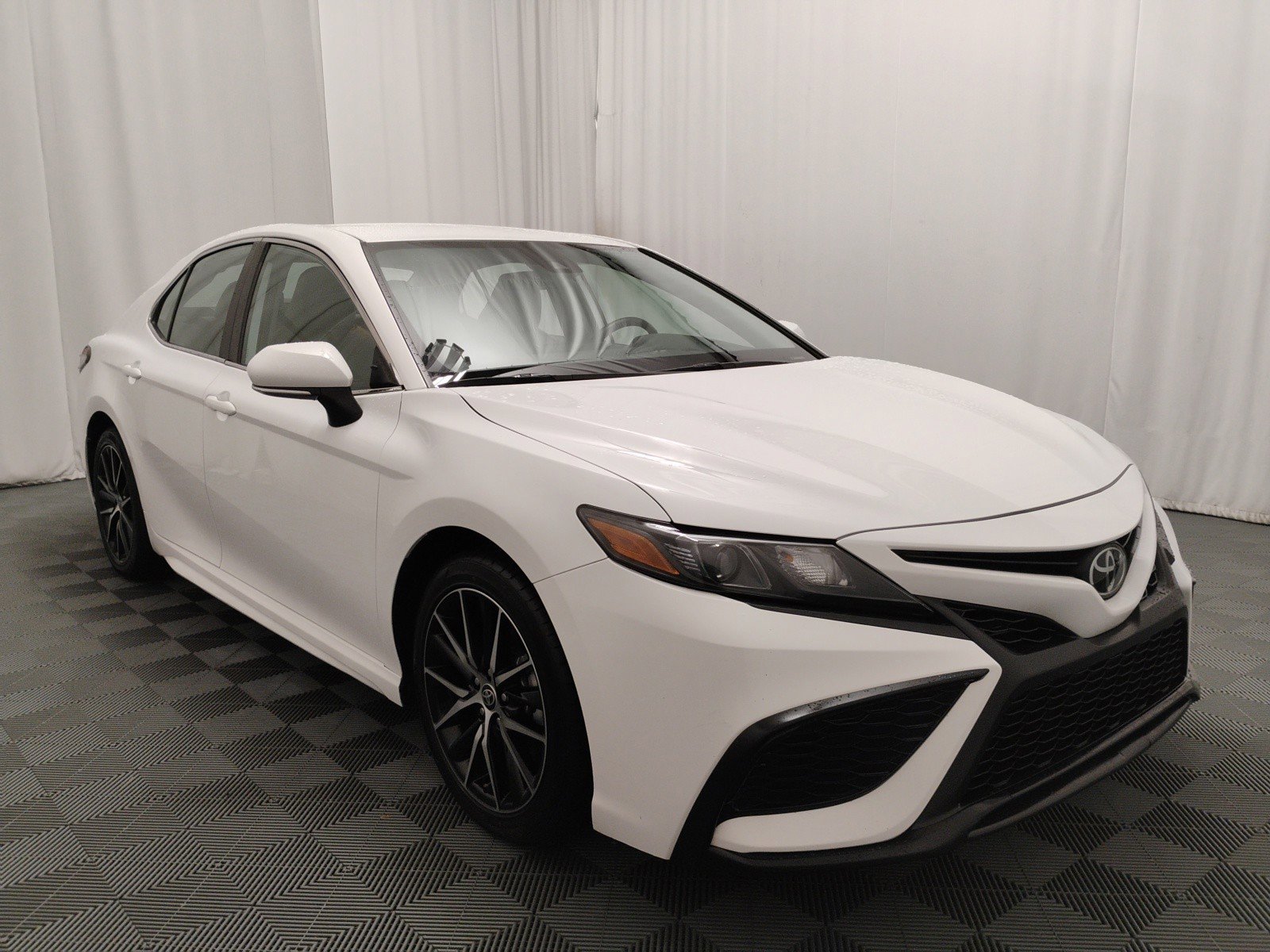 2023 Toyota Camry SE Auto