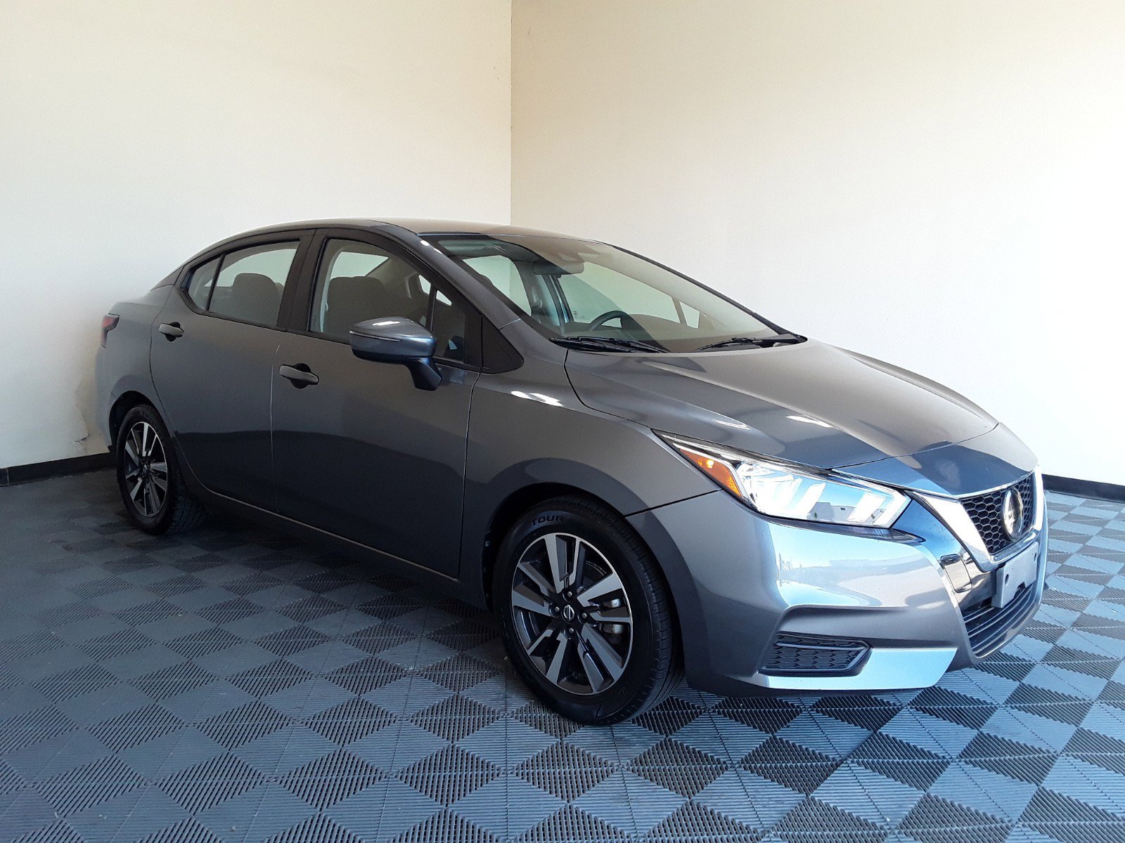 2021 Nissan Versa SV CVT