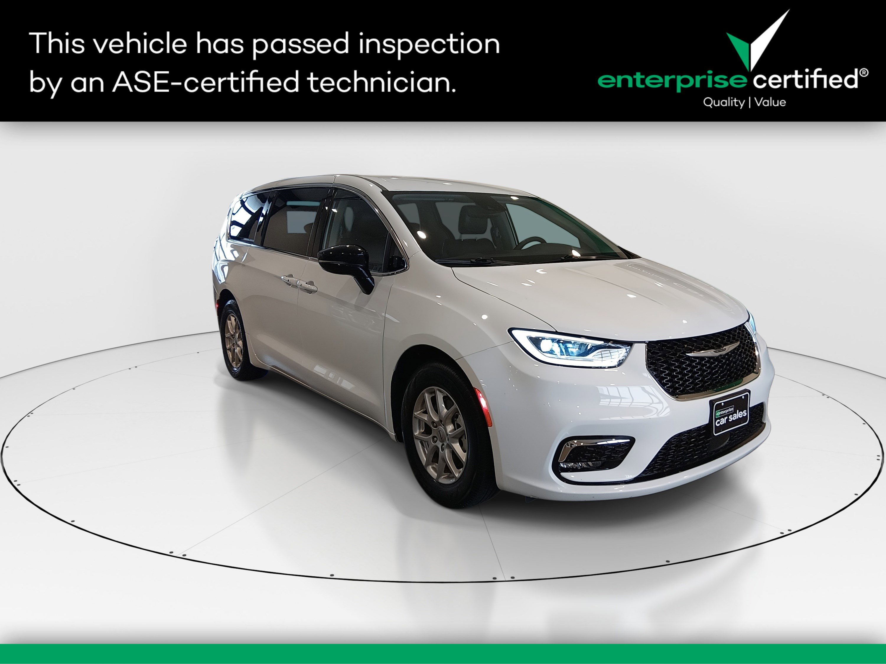 2024 Chrysler Pacifica Touring L's photo