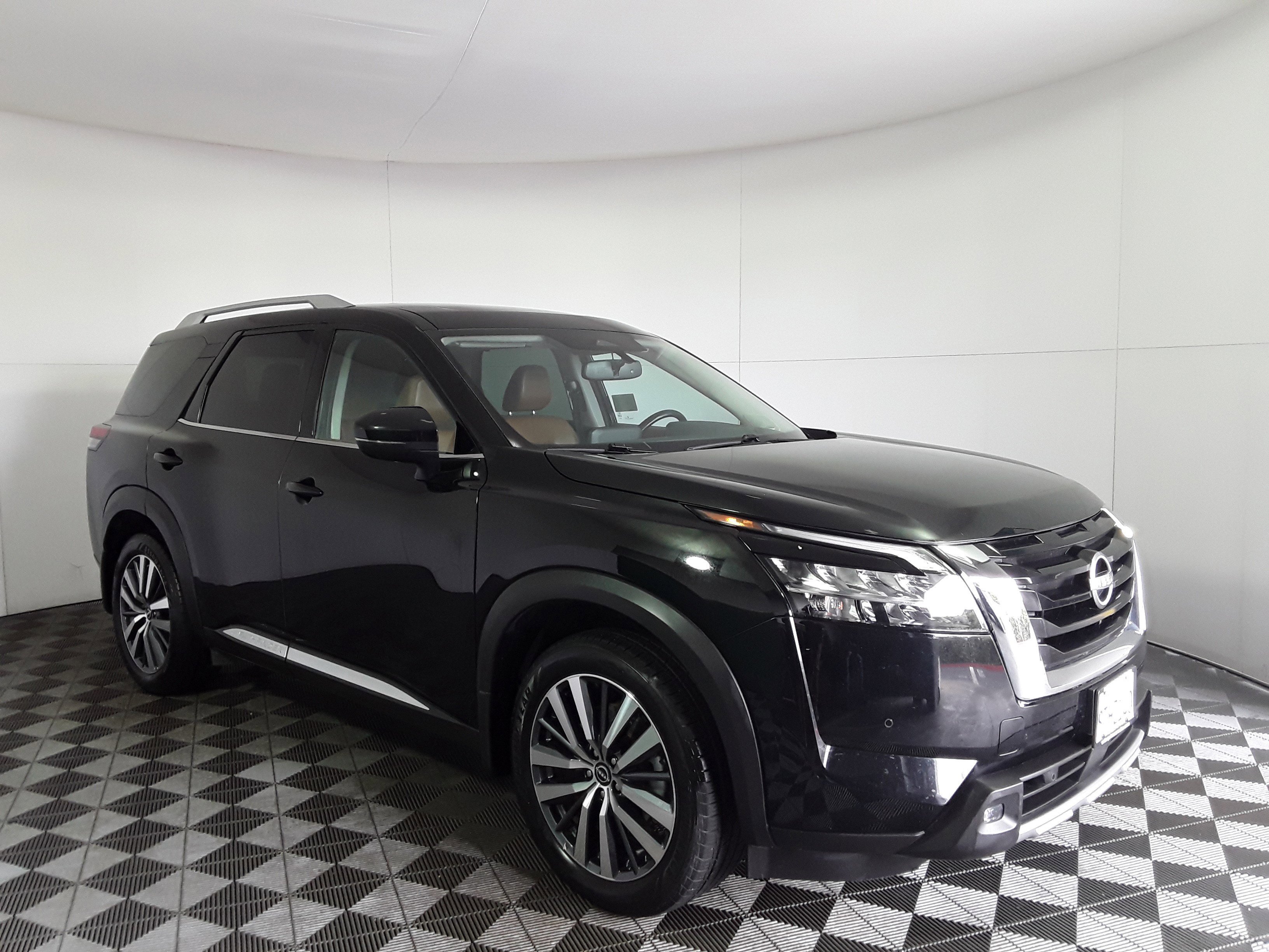2022 Nissan Pathfinder Platinum 2WD