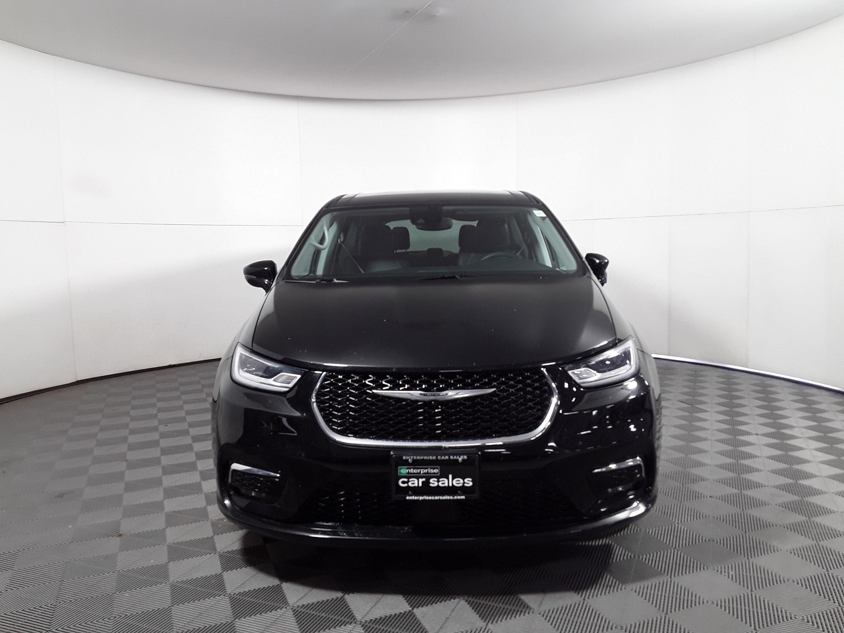 Image of Used 2024 Chrysler Pacifica Touring L FWD