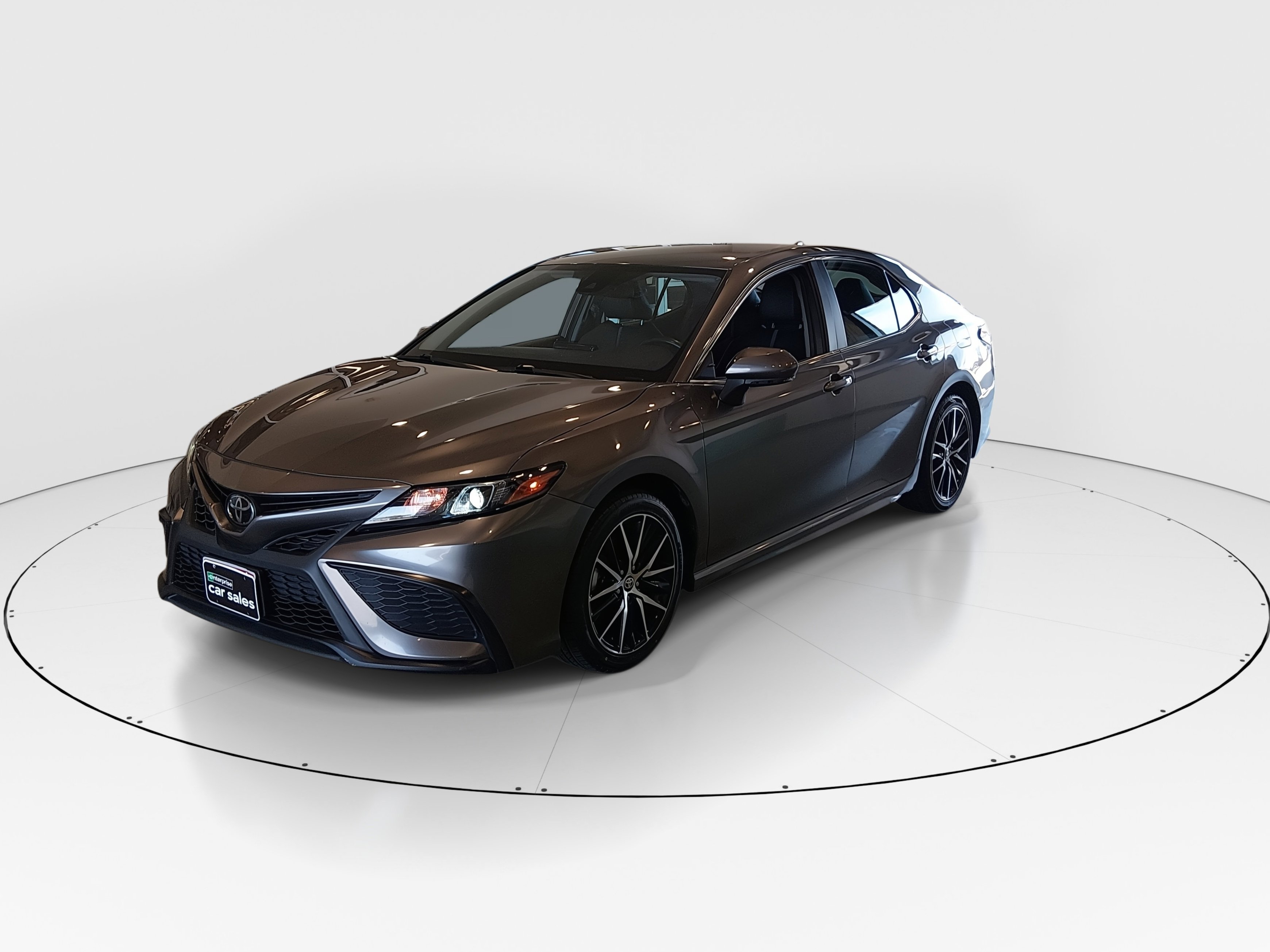 2024 Toyota Camry SE - Photo 3