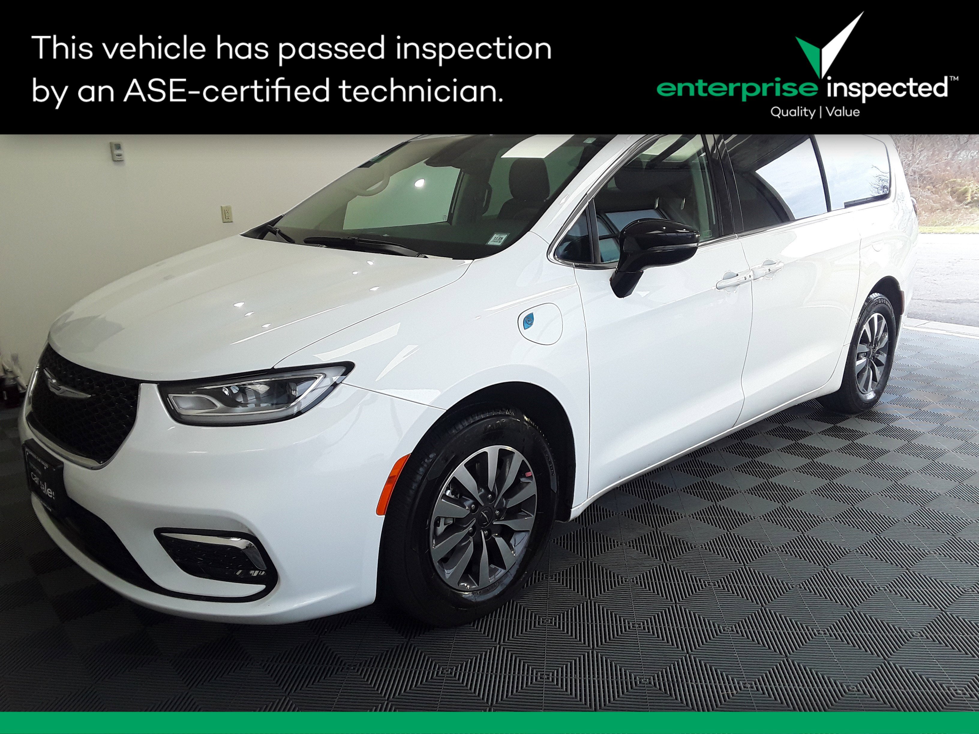 Used 2024 Chrysler Pacifica Hybrid Select FWD