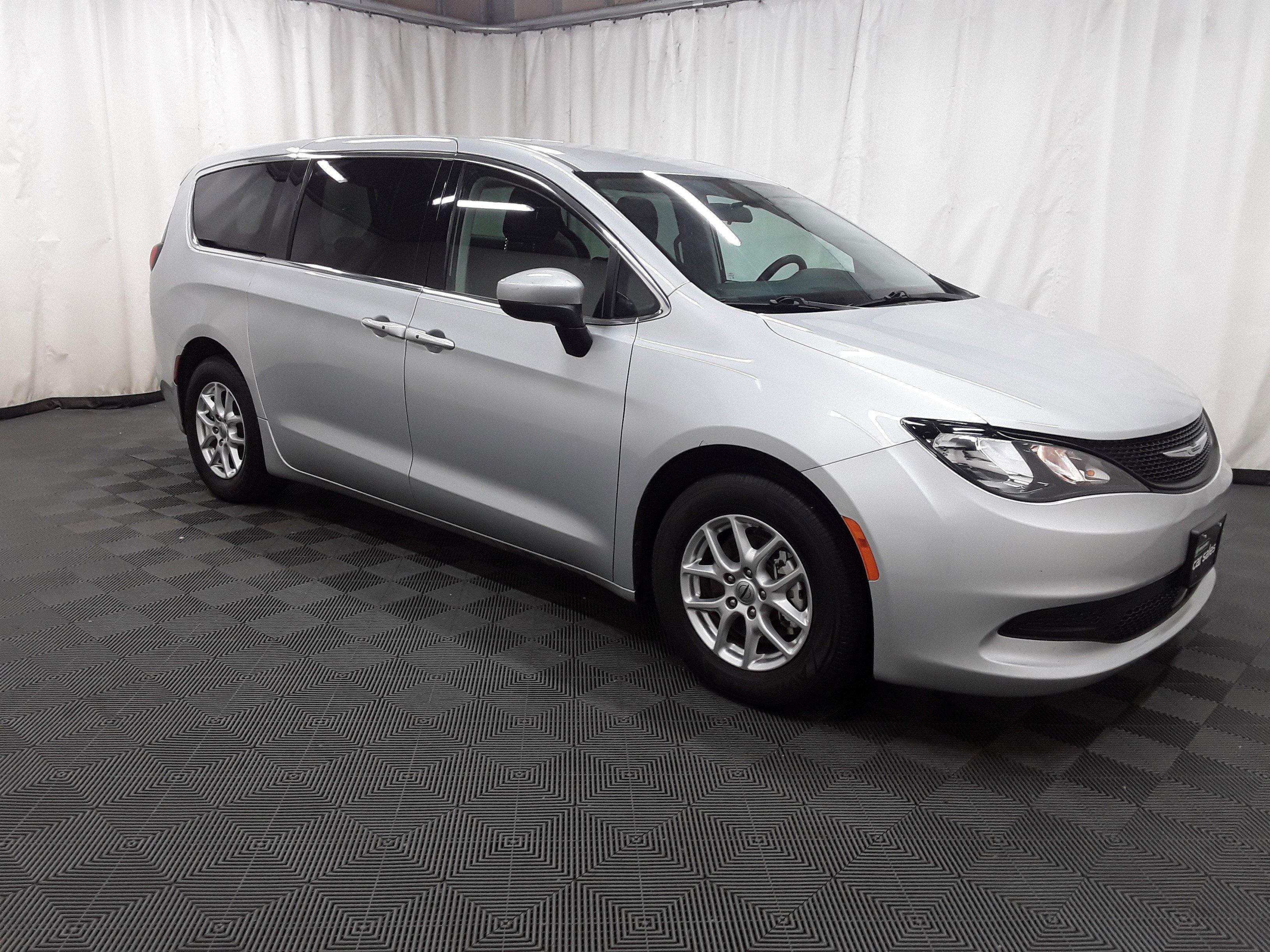 2022 Chrysler Voyager LX FWD