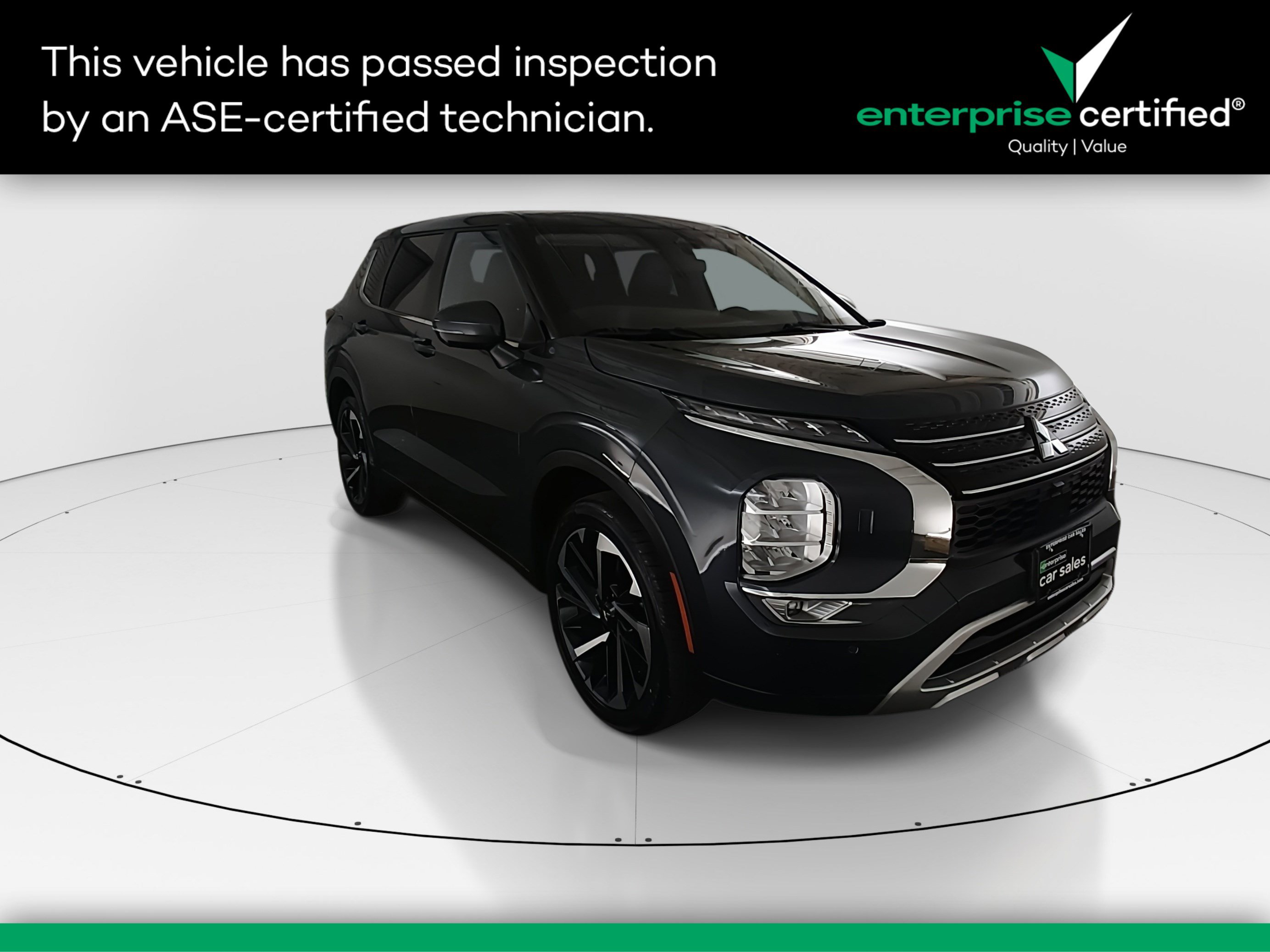 2024 Mitsubishi Outlander SE's photo