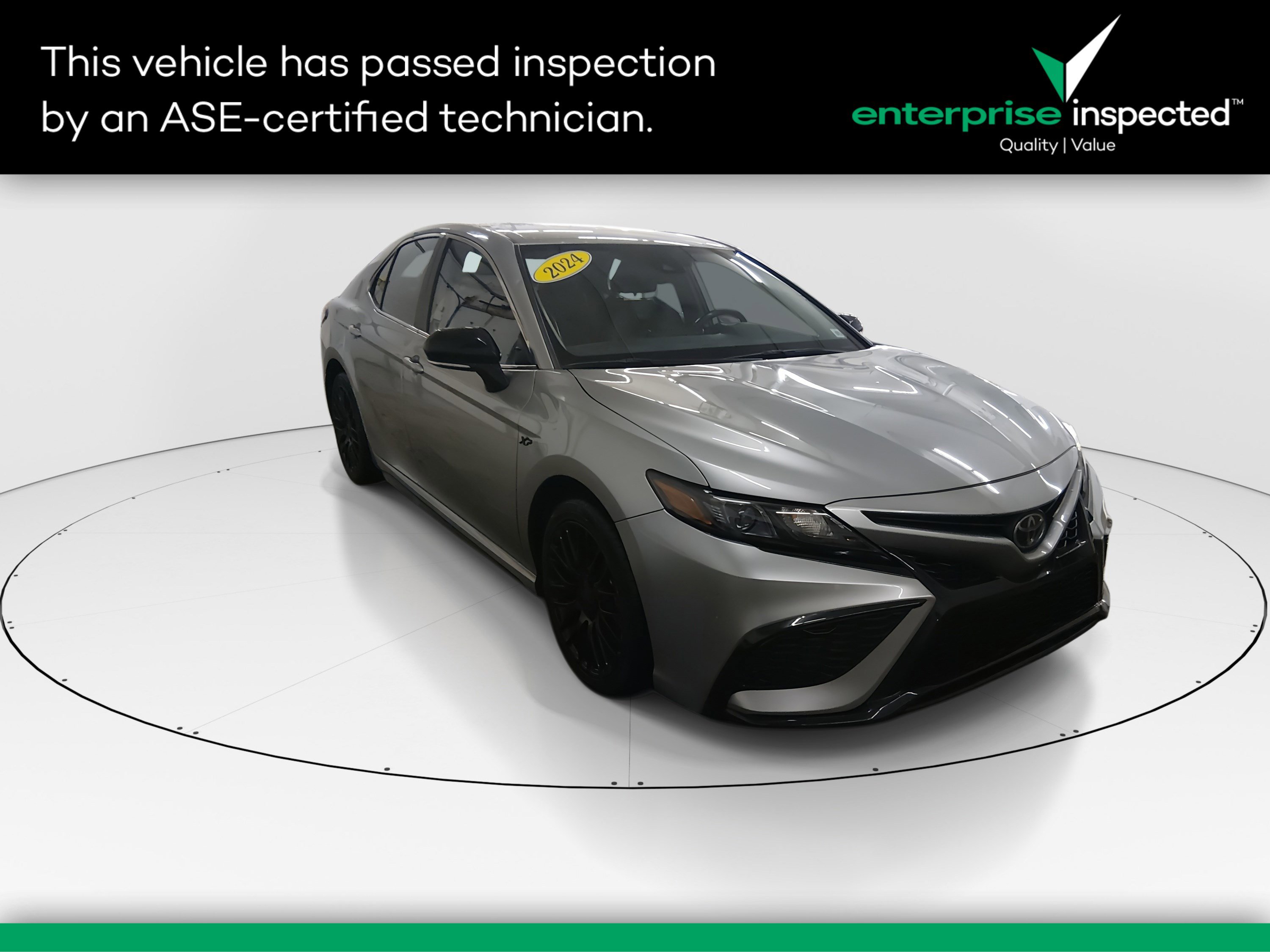 2024 Toyota Camry SE's photo