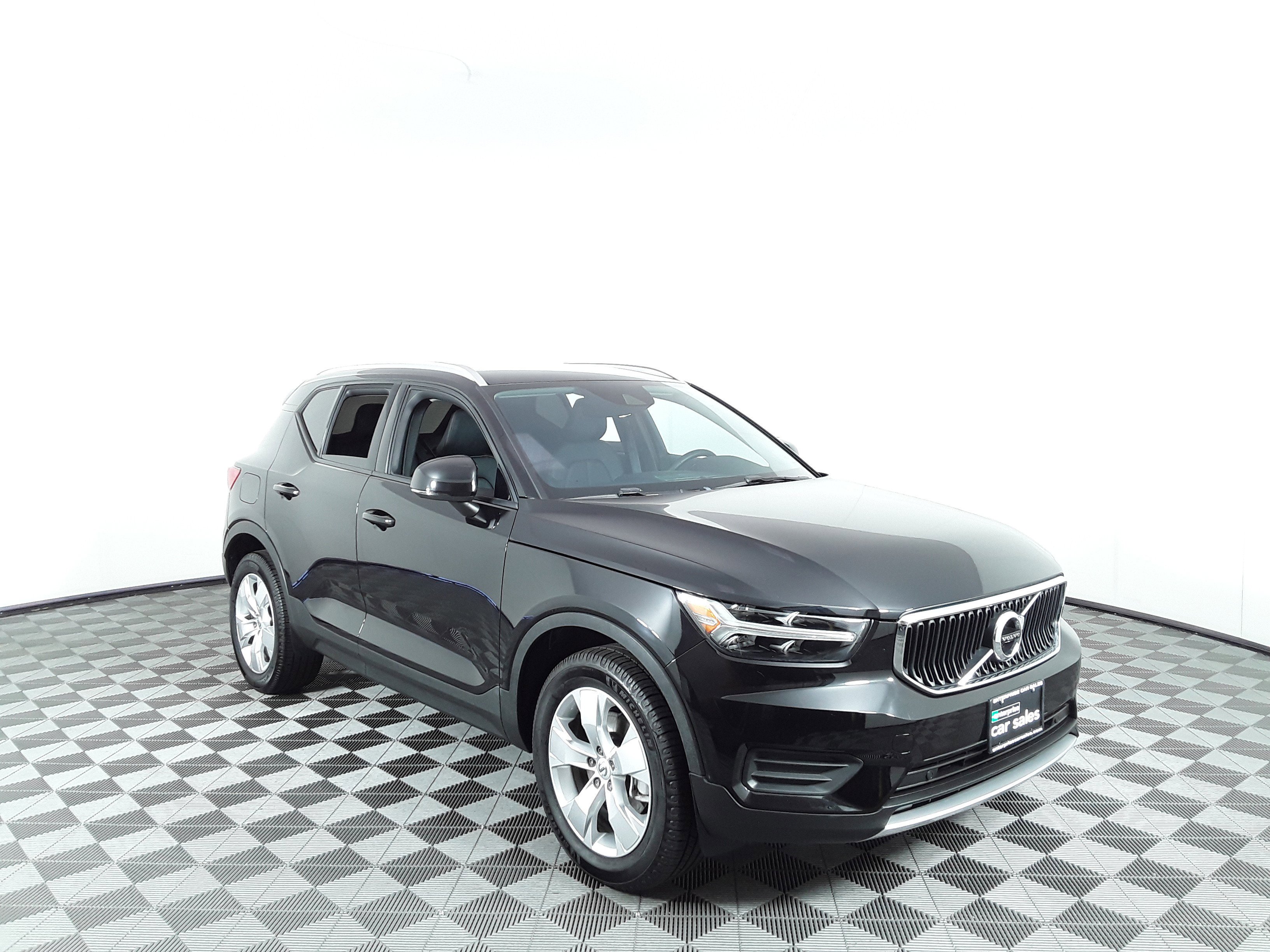 2022 Volvo XC40 T5 AWD Momentum
