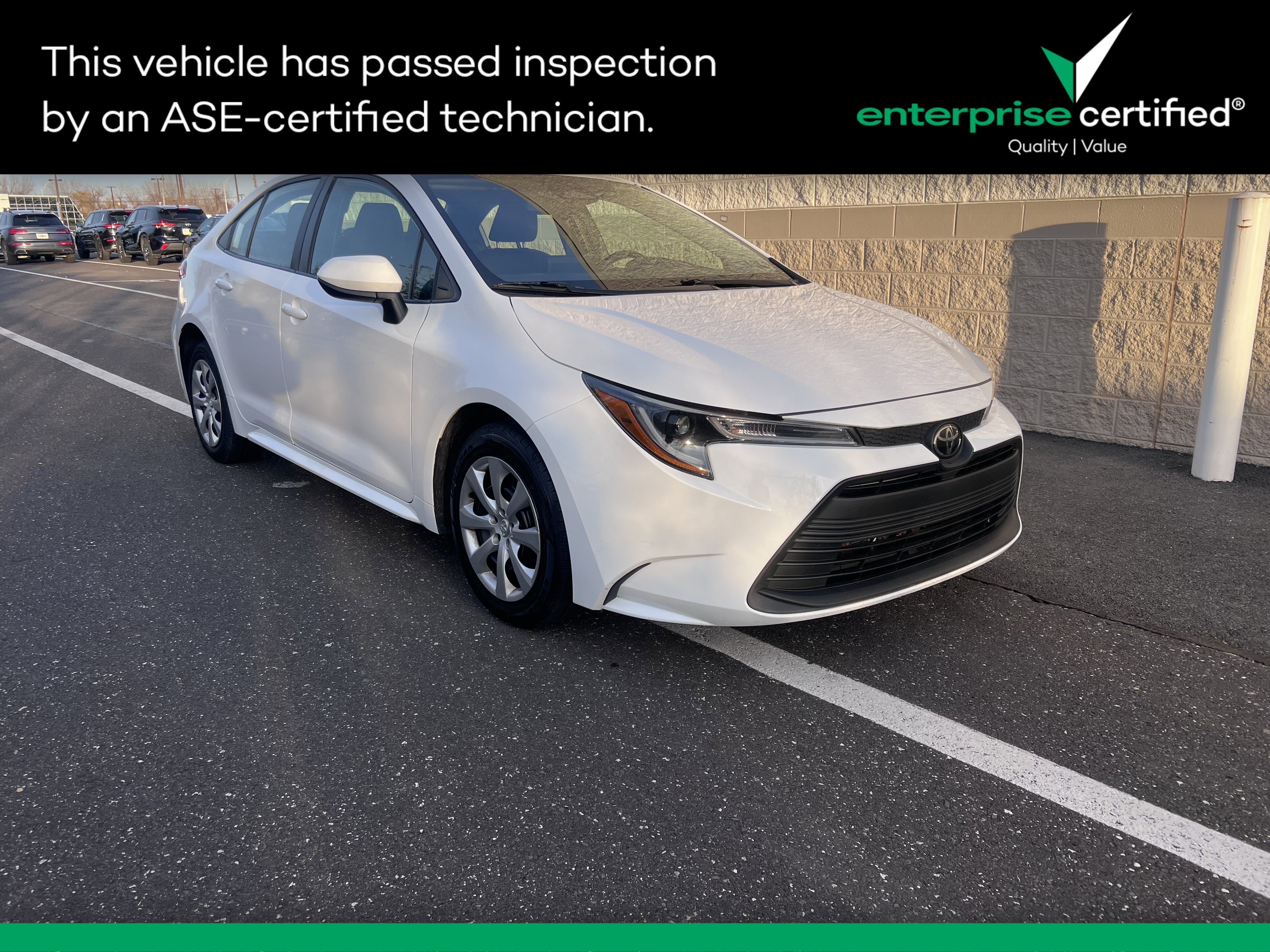 2024 Toyota Corolla LE's photo