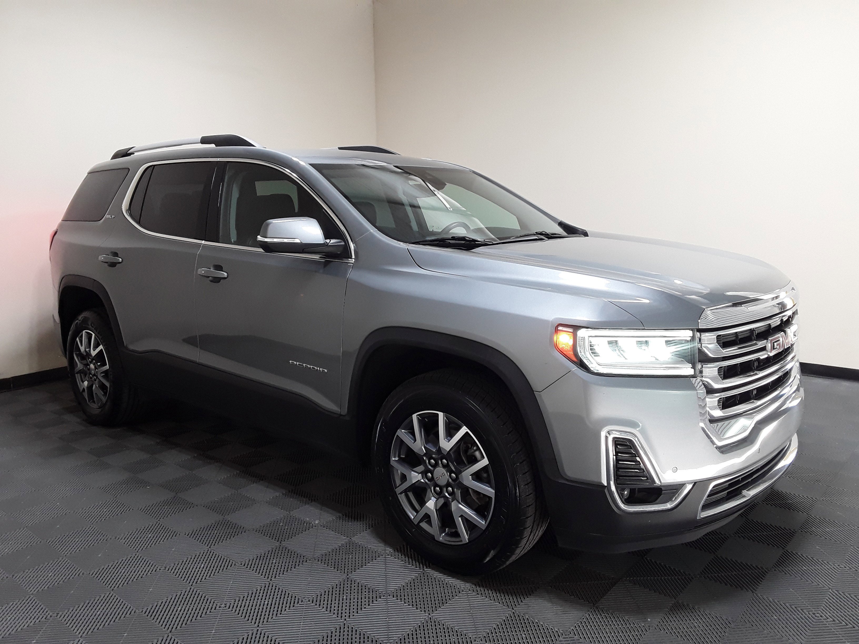 2023 GMC Acadia SLT FWD 4dr