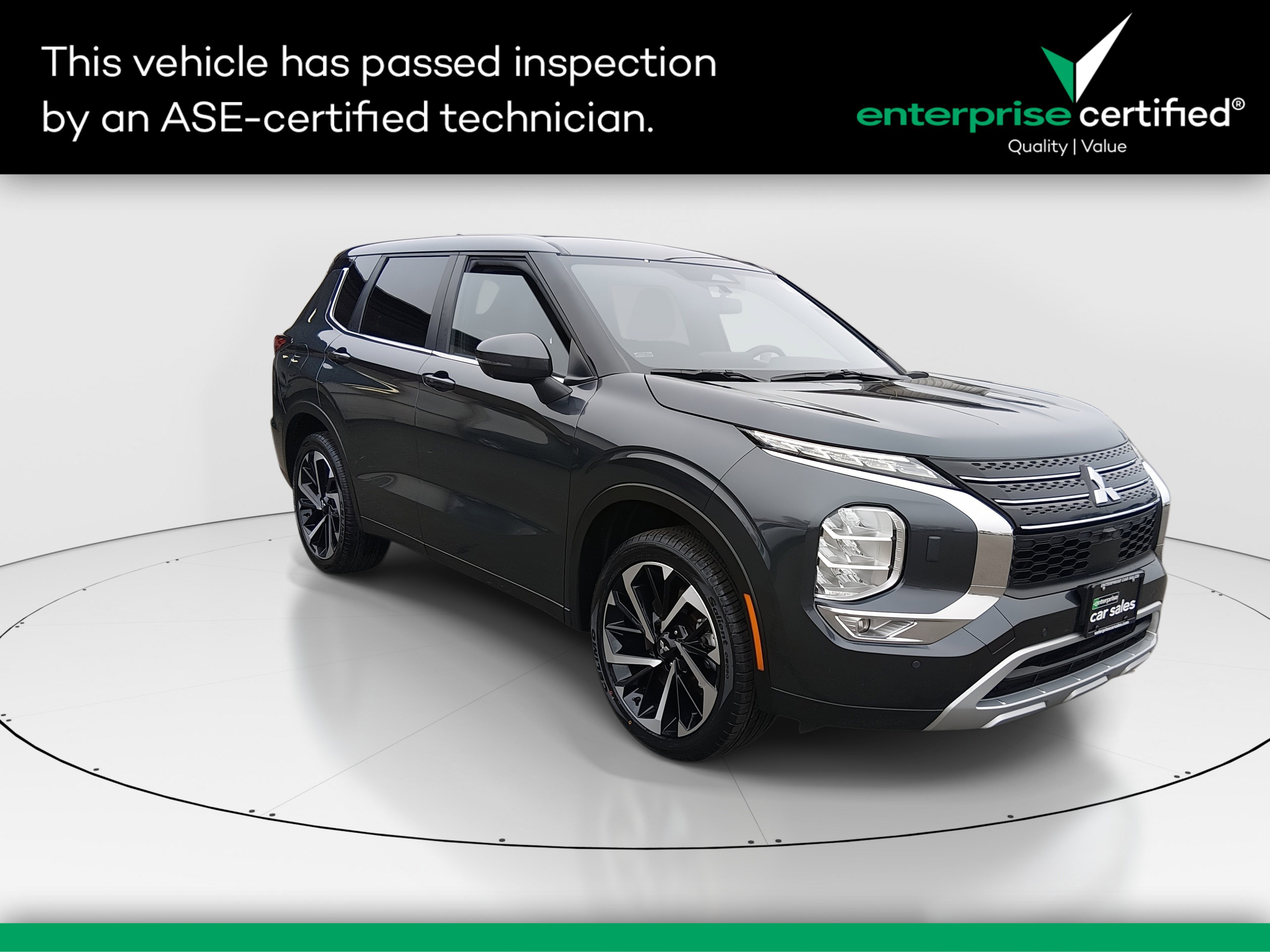 2024 Mitsubishi Outlander SE's photo