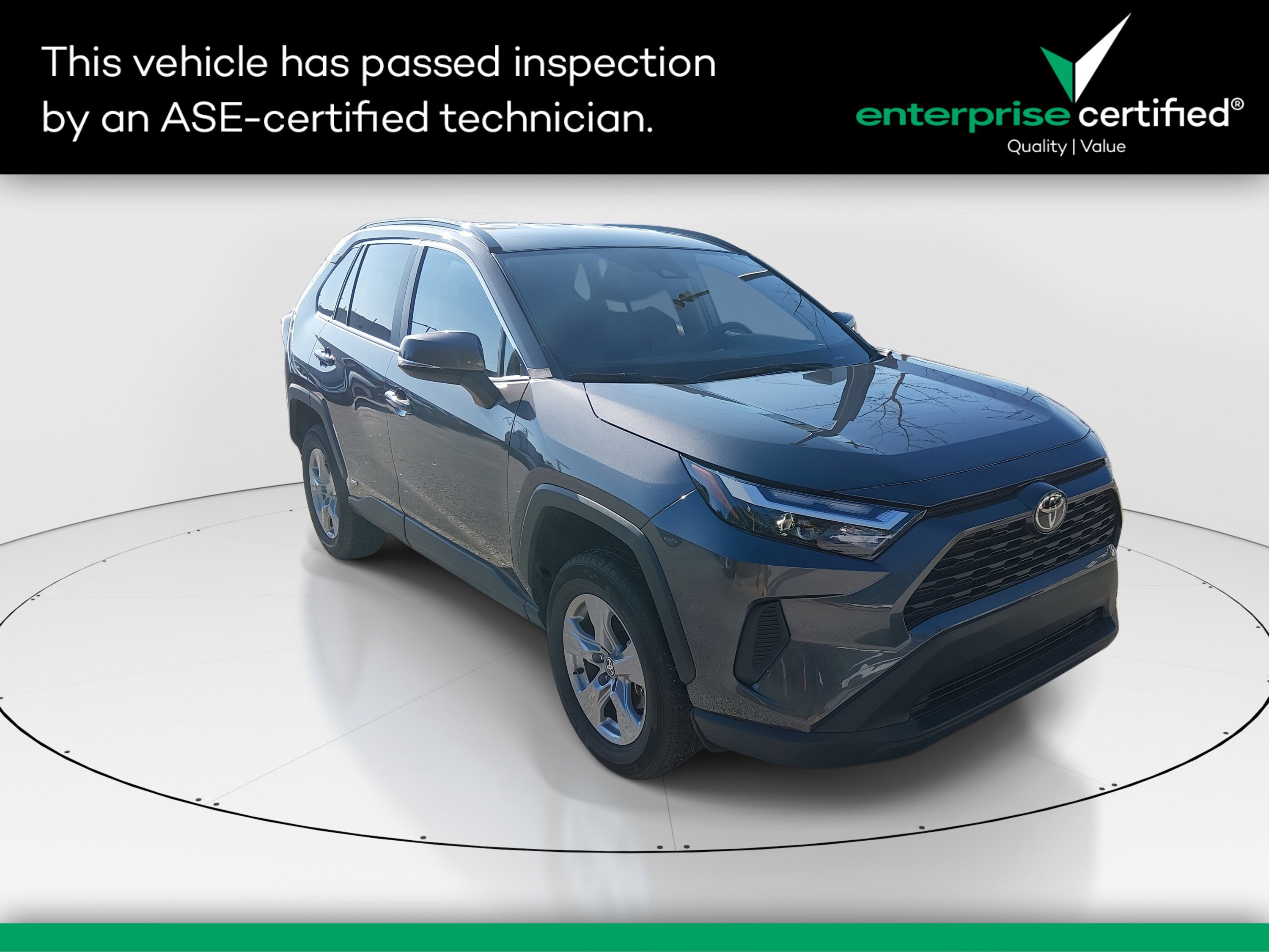2025 Toyota RAV4 XLE's photo